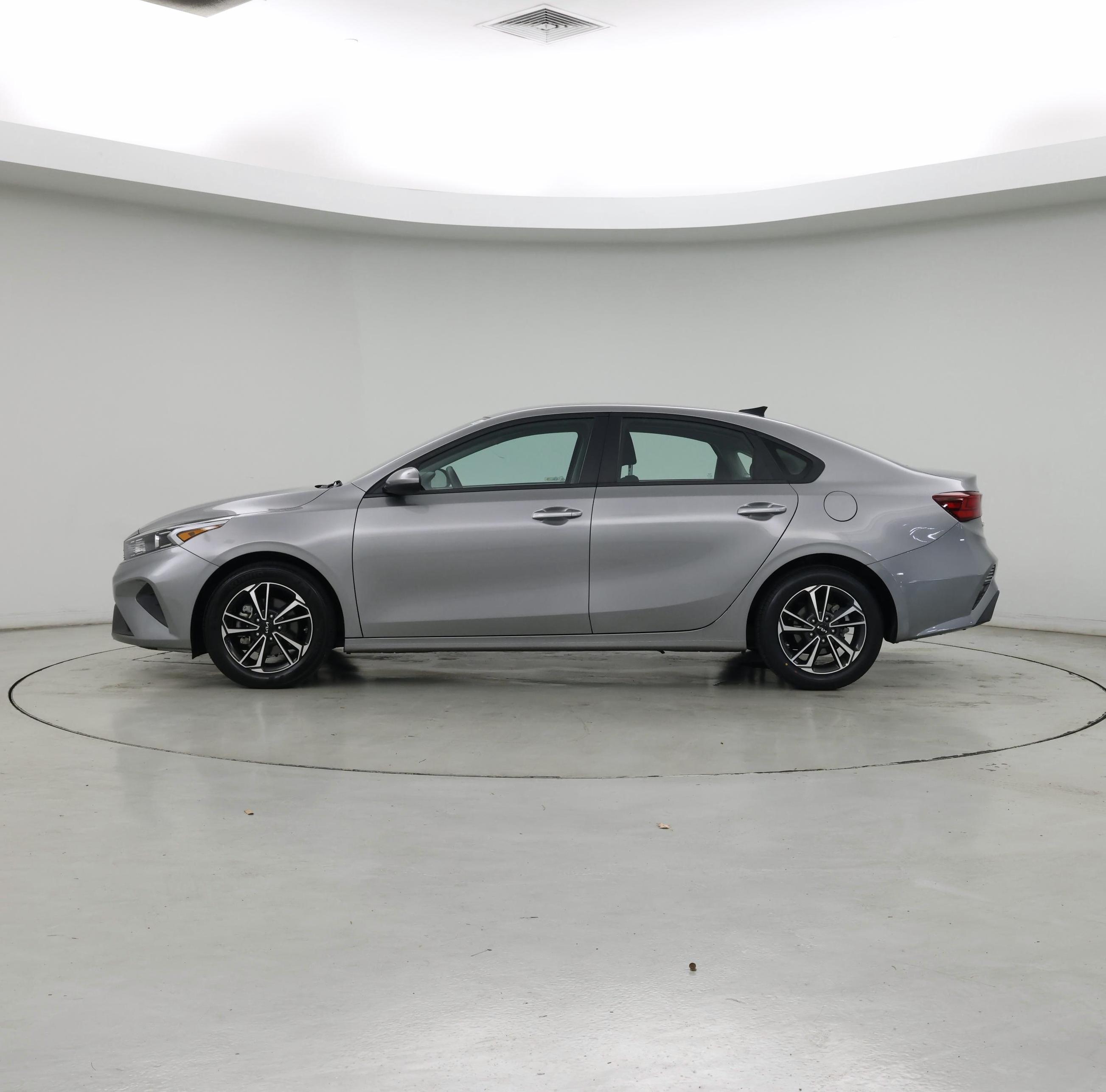 Thumbnail: 2024 Kia Forte - 3