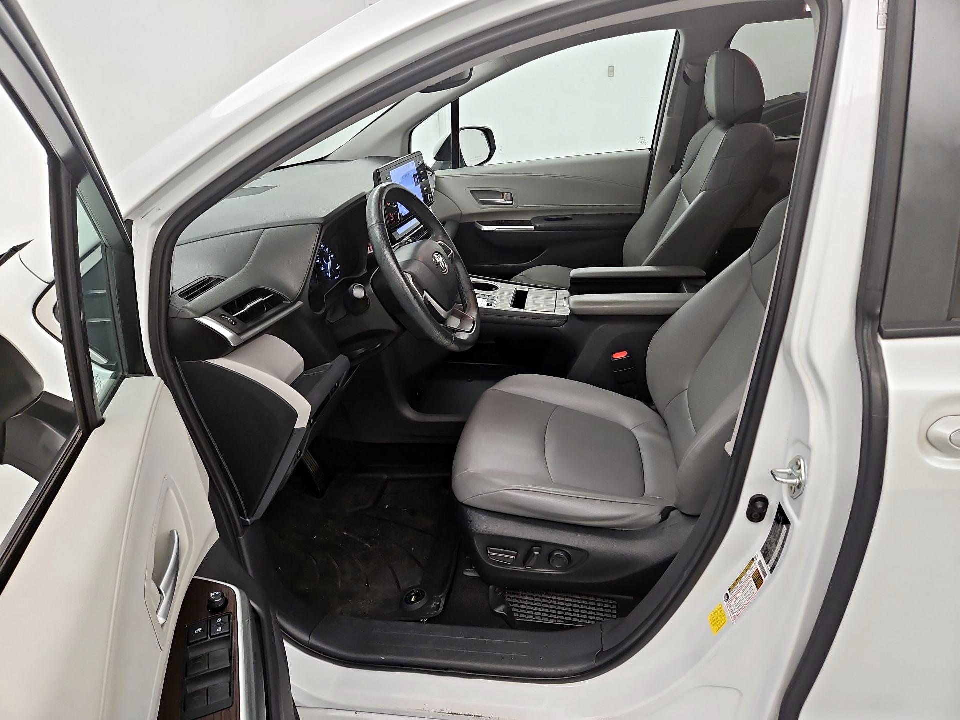 Thumbnail: 2022 Toyota Sienna - 11