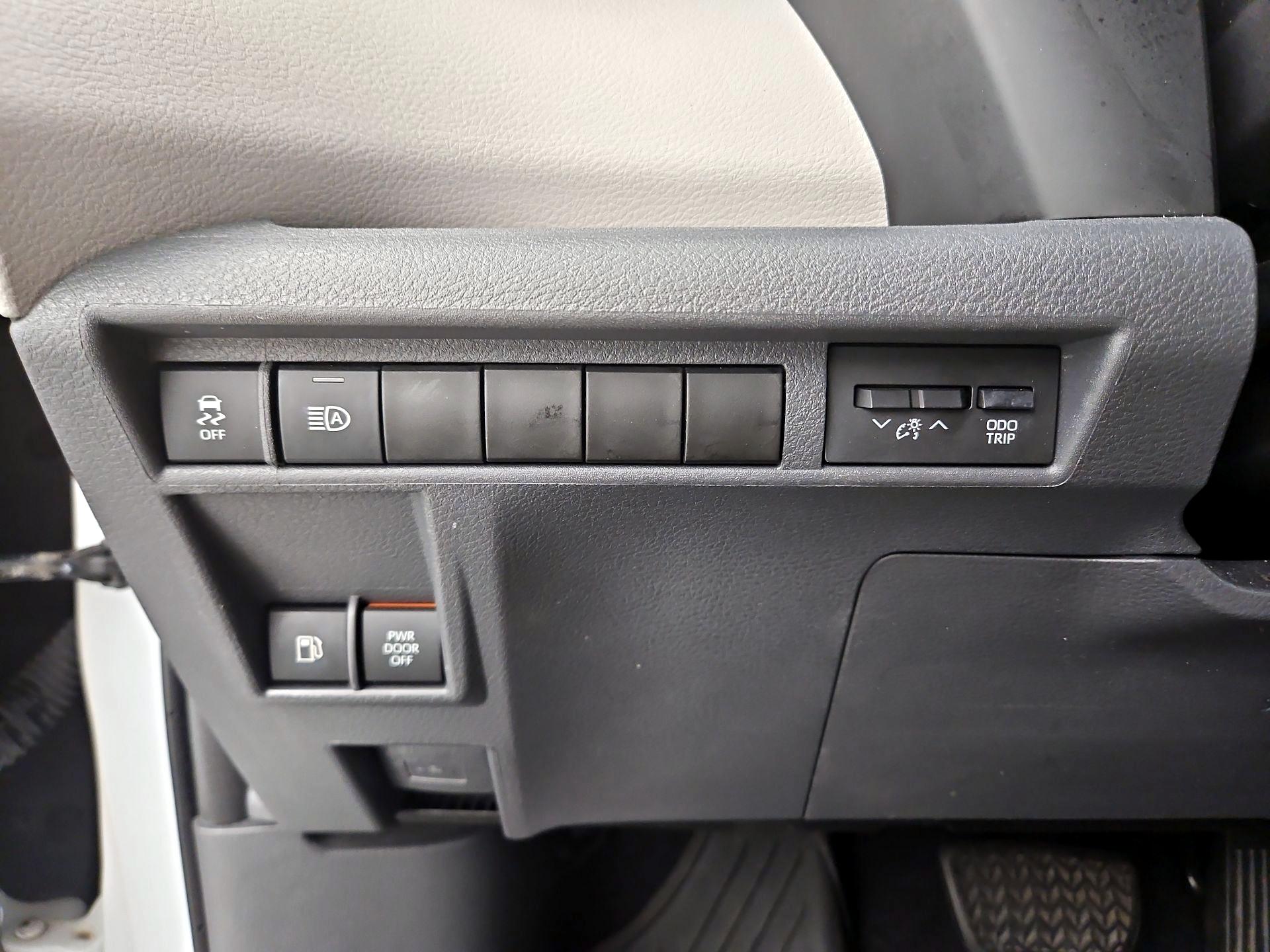 Thumbnail: 2022 Toyota Sienna - 13