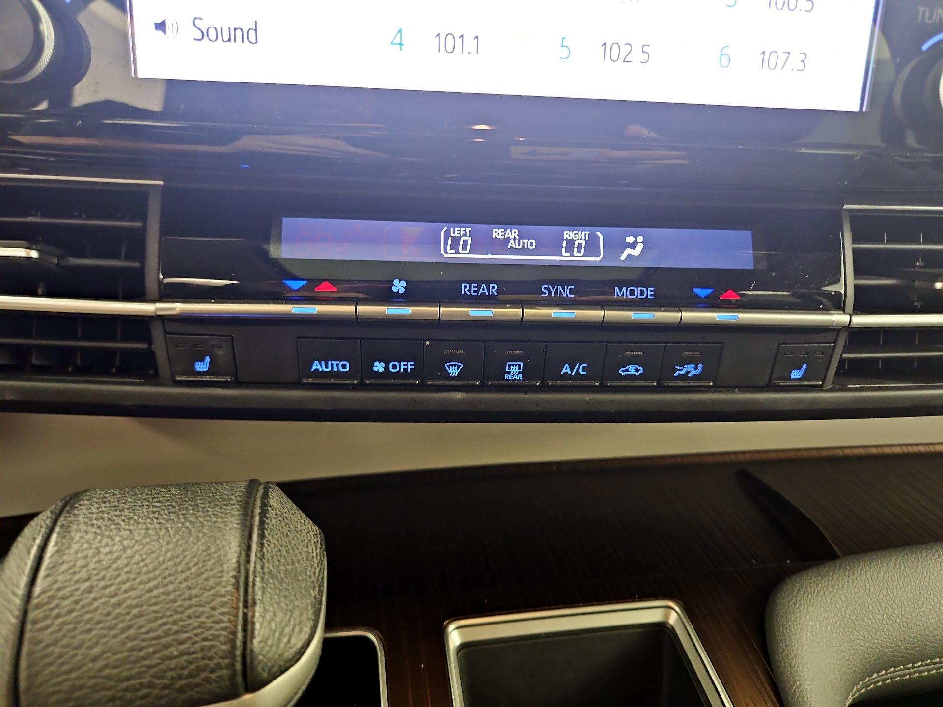 Thumbnail: 2022 Toyota Sienna - 16