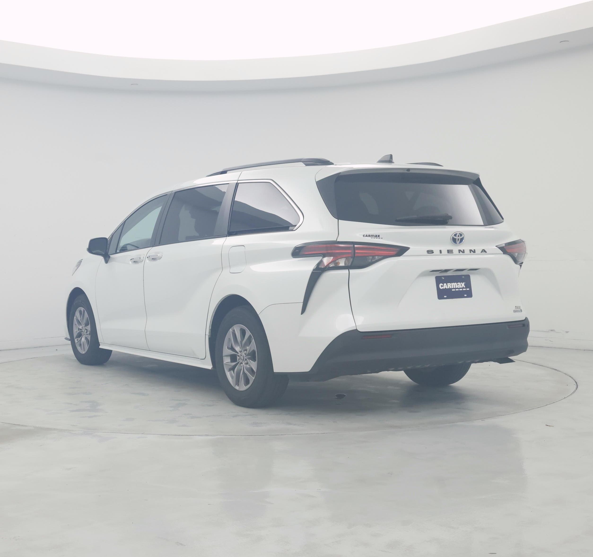 Thumbnail: 2022 Toyota Sienna - 2