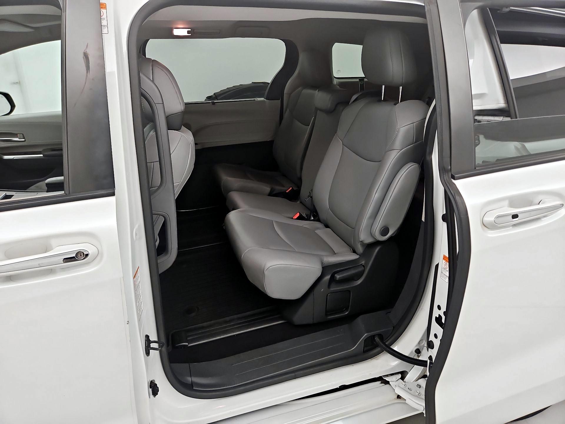 Thumbnail: 2022 Toyota Sienna - 20