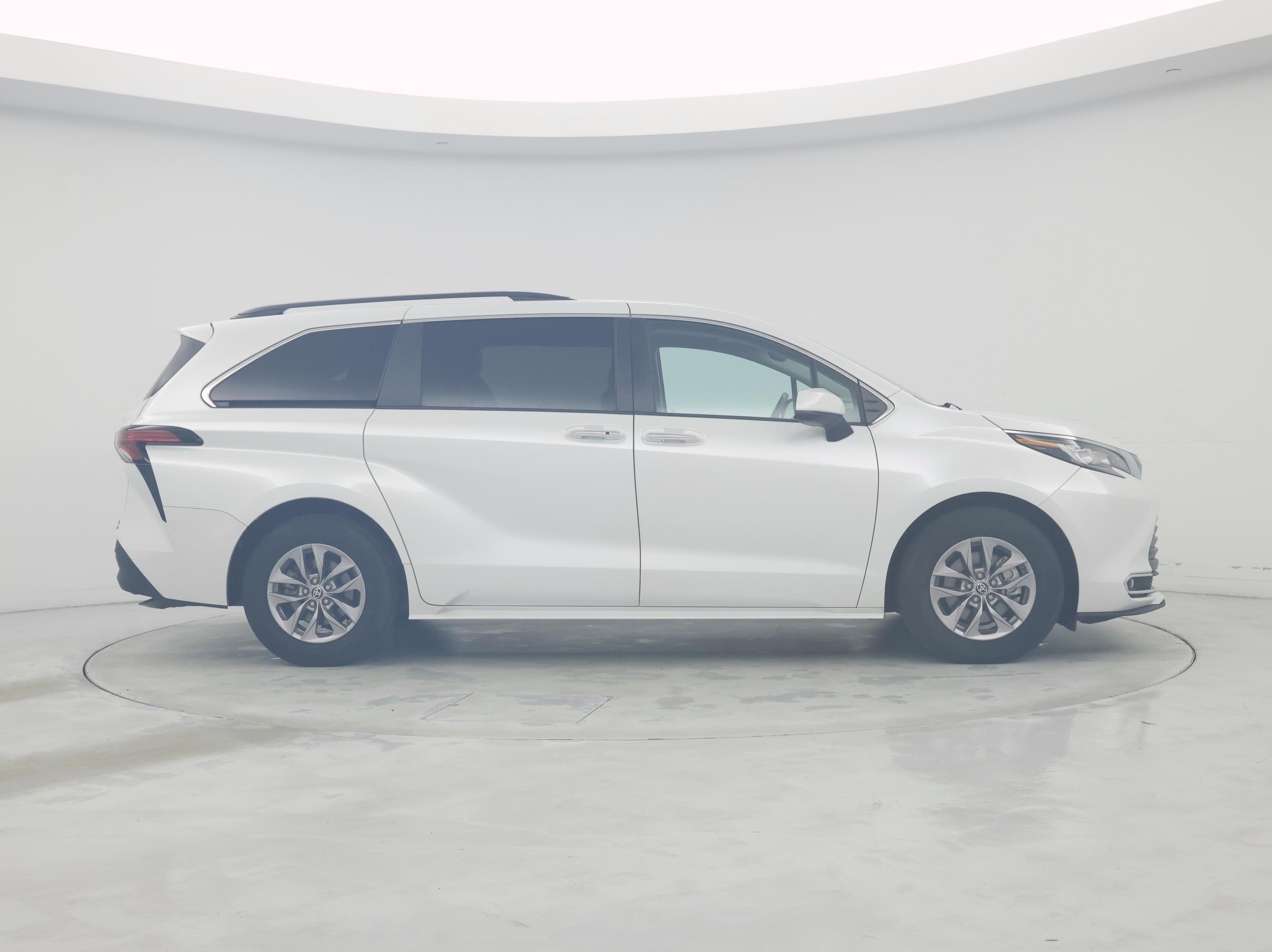 Thumbnail: 2022 Toyota Sienna - 7