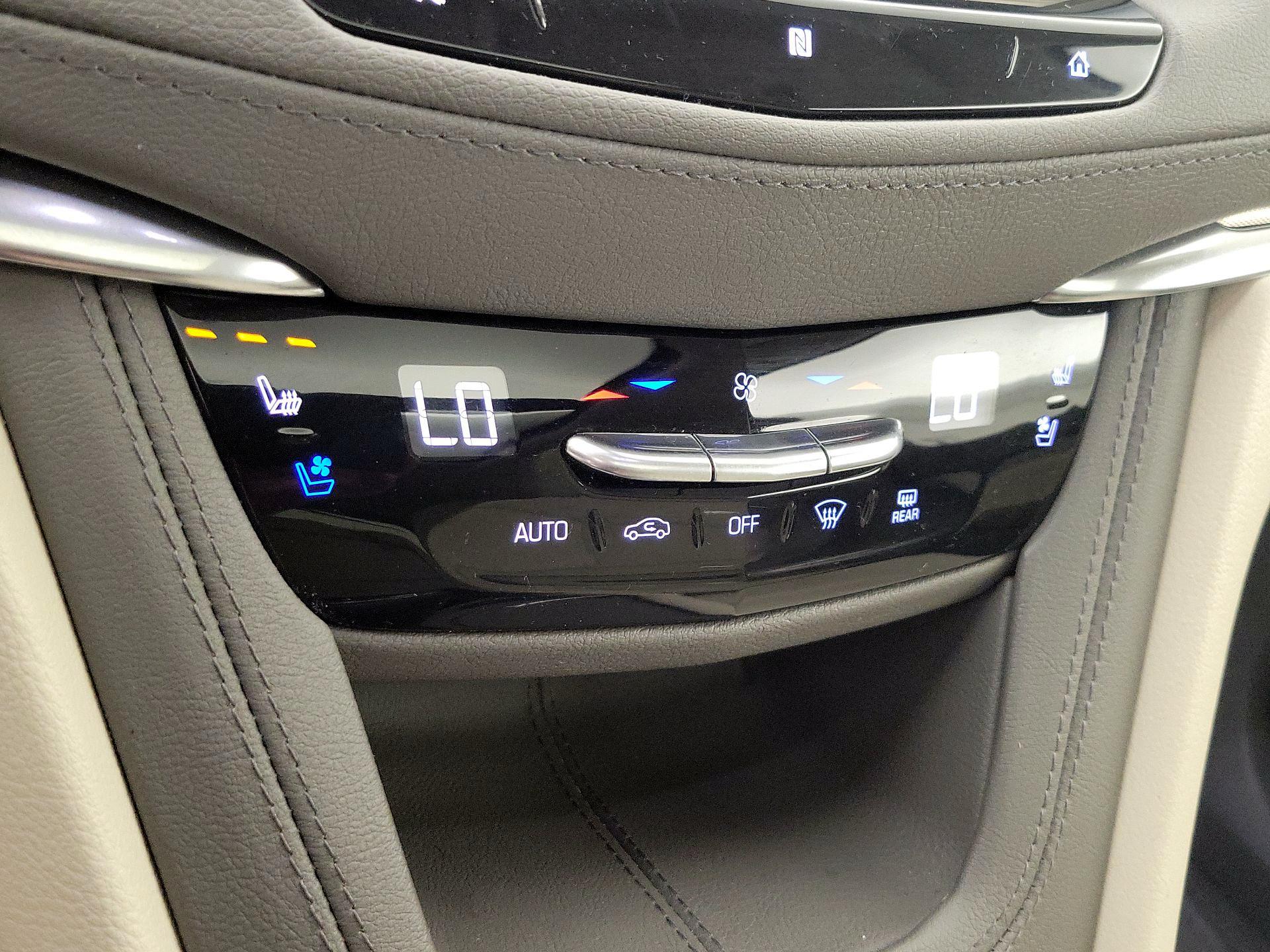 Thumbnail: 2021 Cadillac XT5 - 16