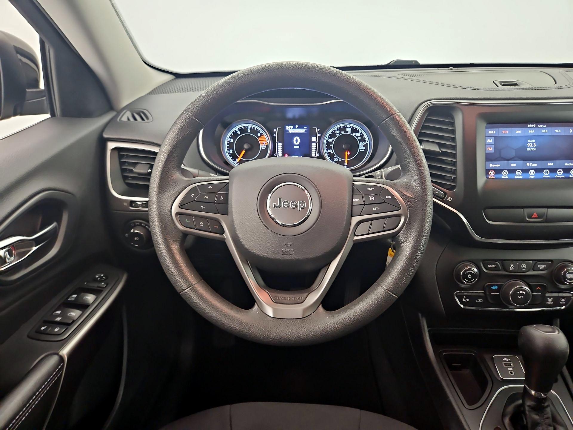 Thumbnail: 2019 Jeep Cherokee - 10