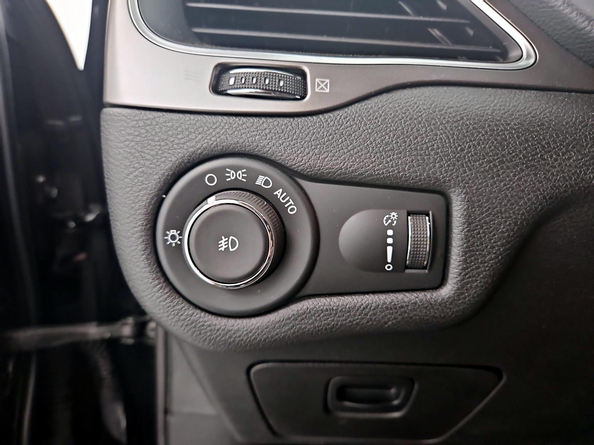 Thumbnail: 2019 Jeep Cherokee - 13