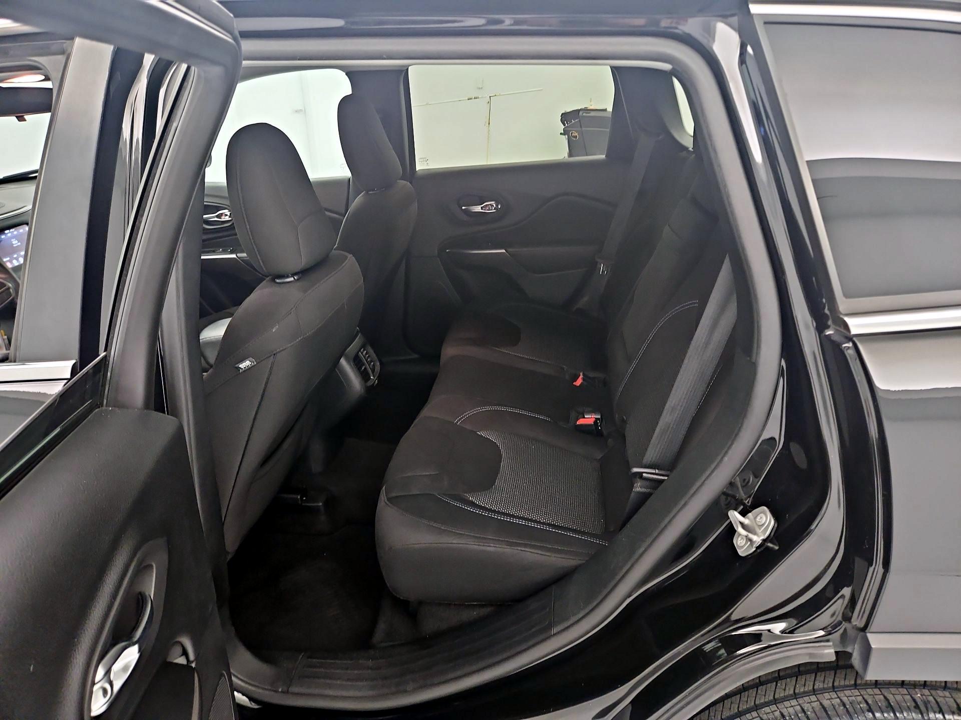 Thumbnail: 2019 Jeep Cherokee - 19