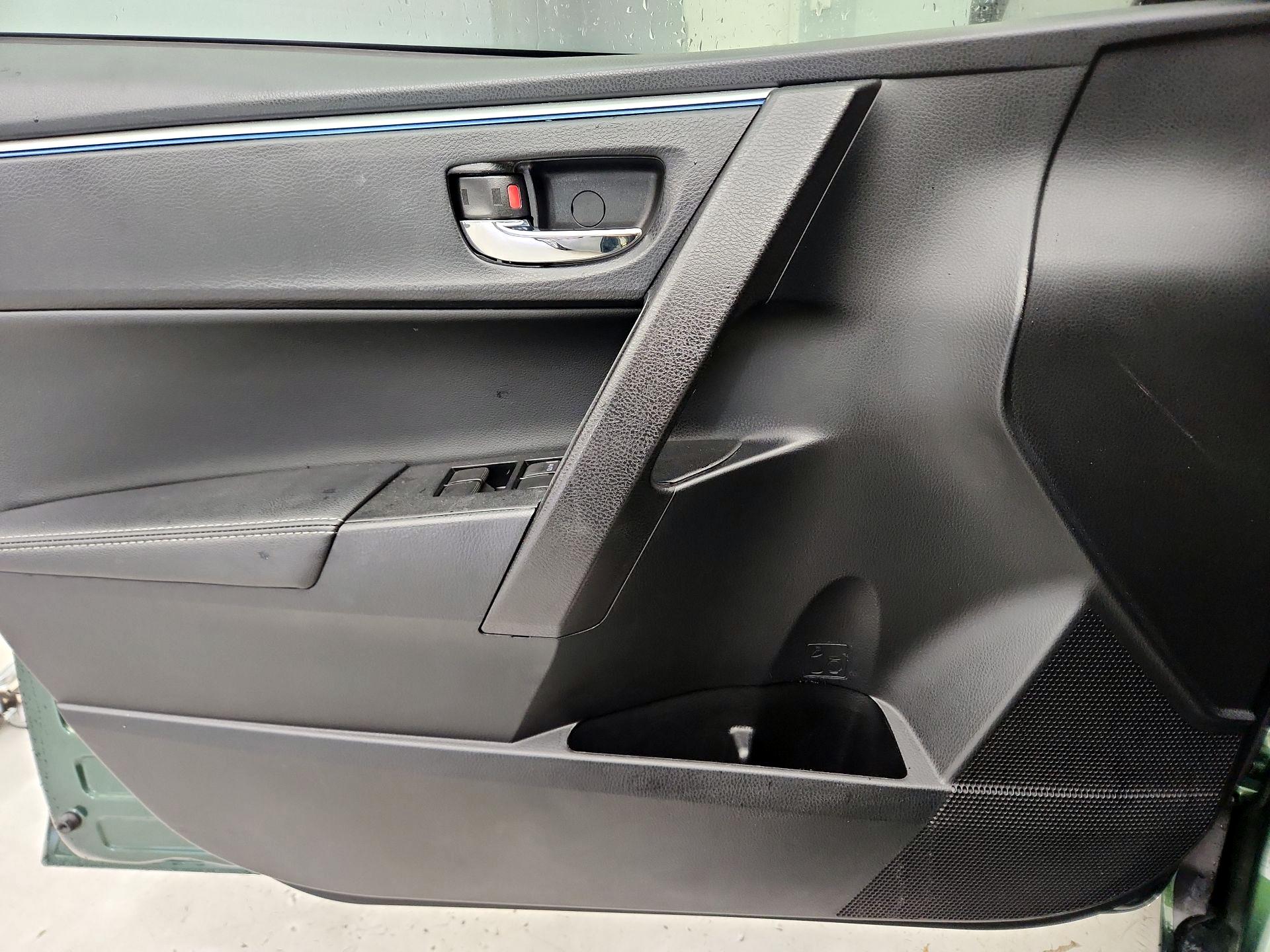 Thumbnail: 2015 Toyota Corolla - 12