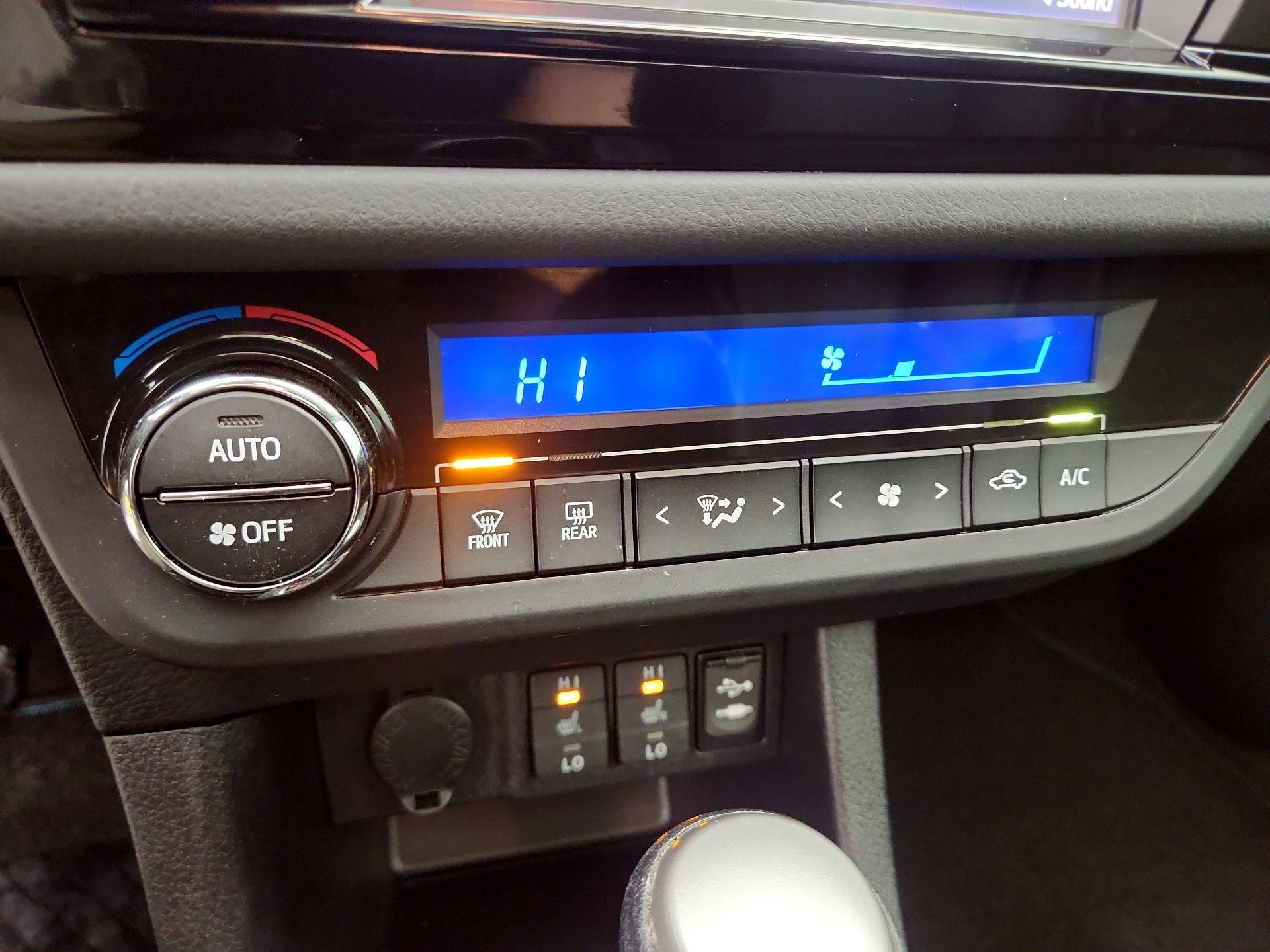 Thumbnail: 2015 Toyota Corolla - 16