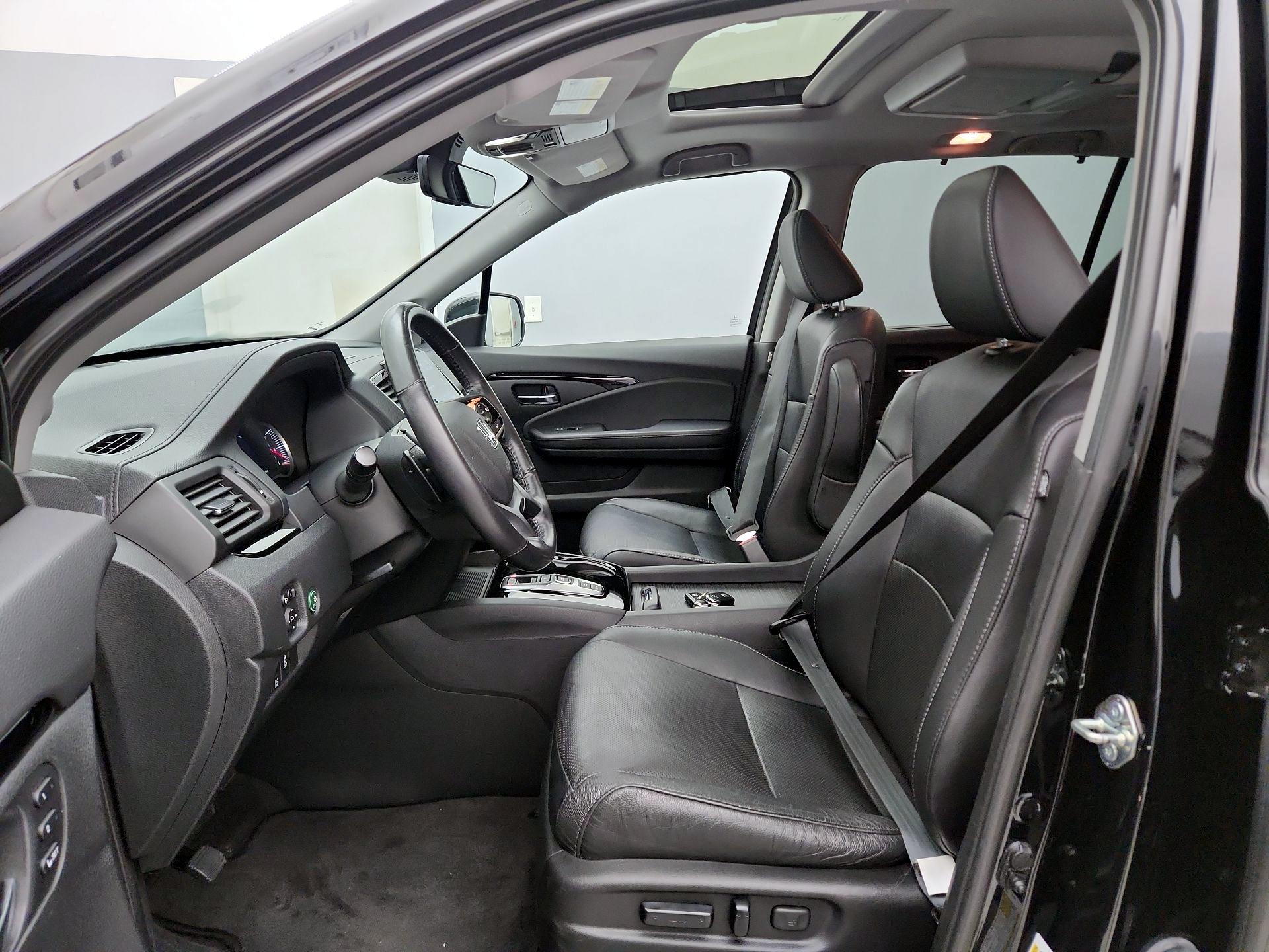 Thumbnail: 2019 Honda Pilot - 11