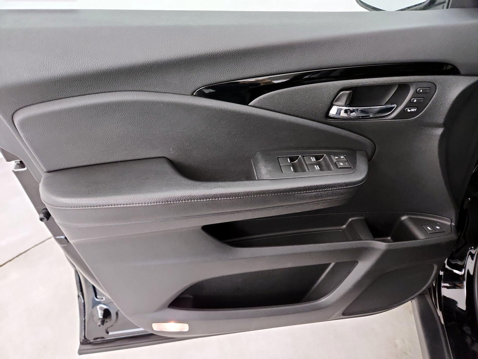 Thumbnail: 2019 Honda Pilot - 12