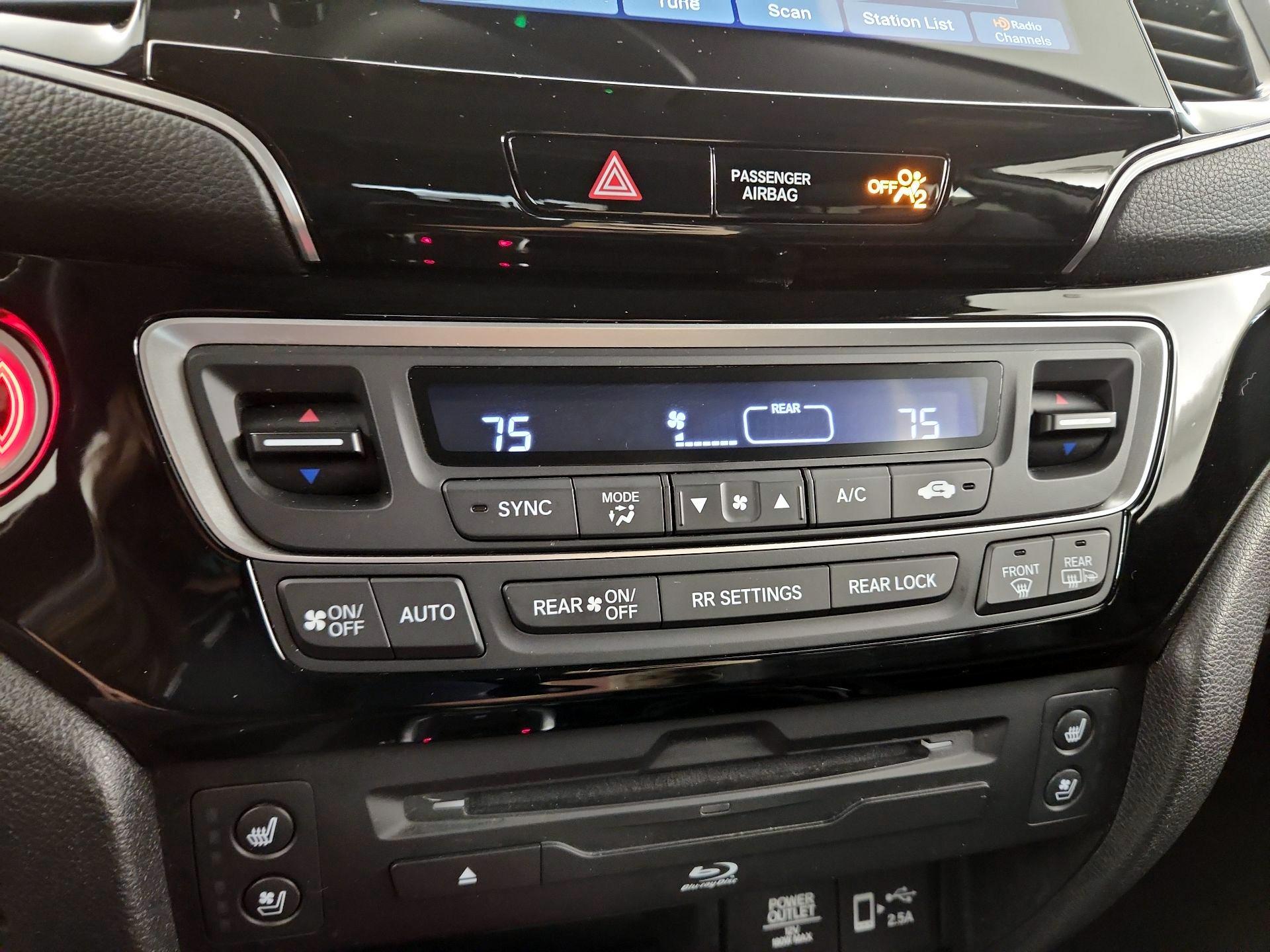 Thumbnail: 2019 Honda Pilot - 17