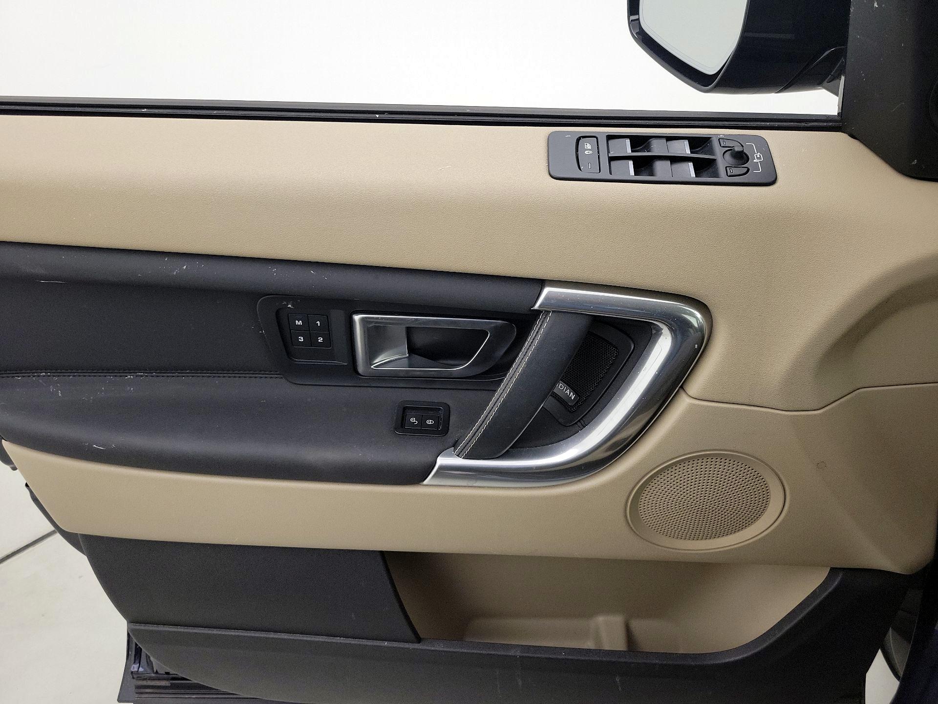 Thumbnail: 2019 Land Rover Discovery Sport - 12