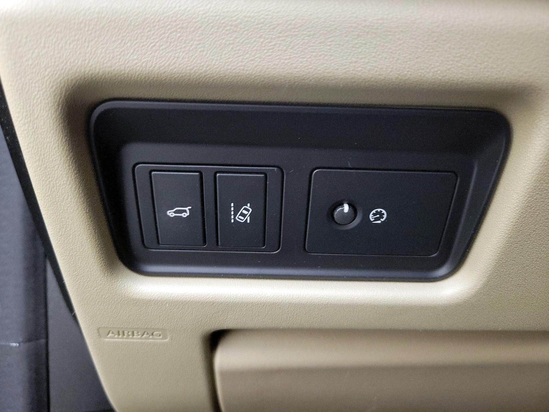 Thumbnail: 2019 Land Rover Discovery Sport - 13