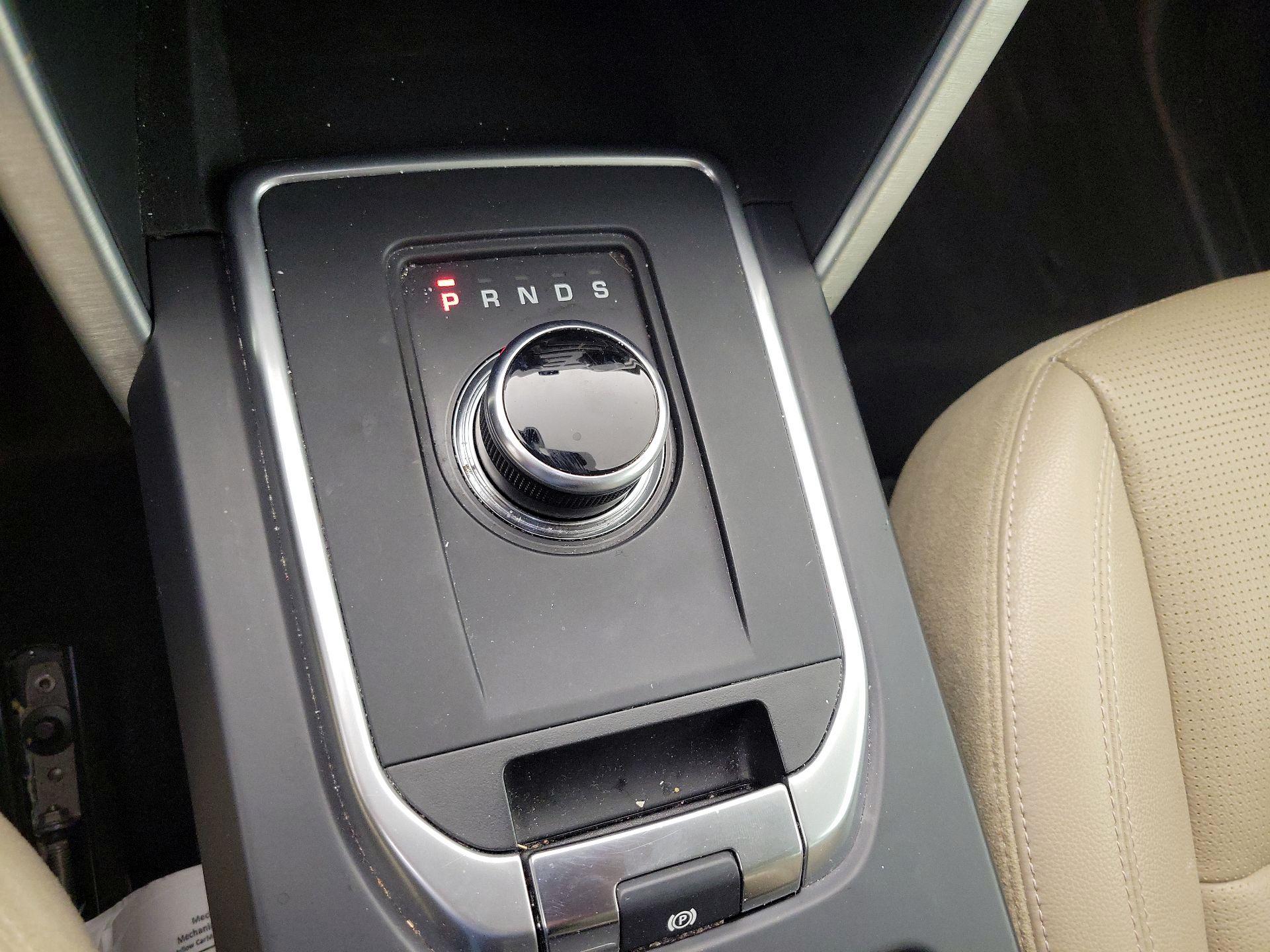 Thumbnail: 2019 Land Rover Discovery Sport - 18