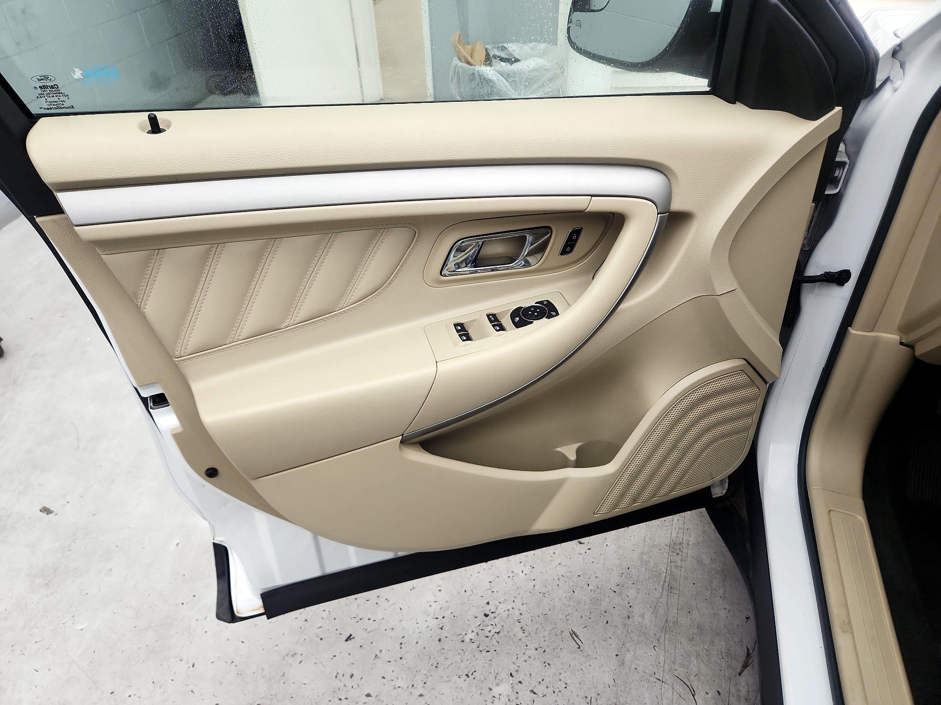 Thumbnail: 2015 Ford Taurus - 12