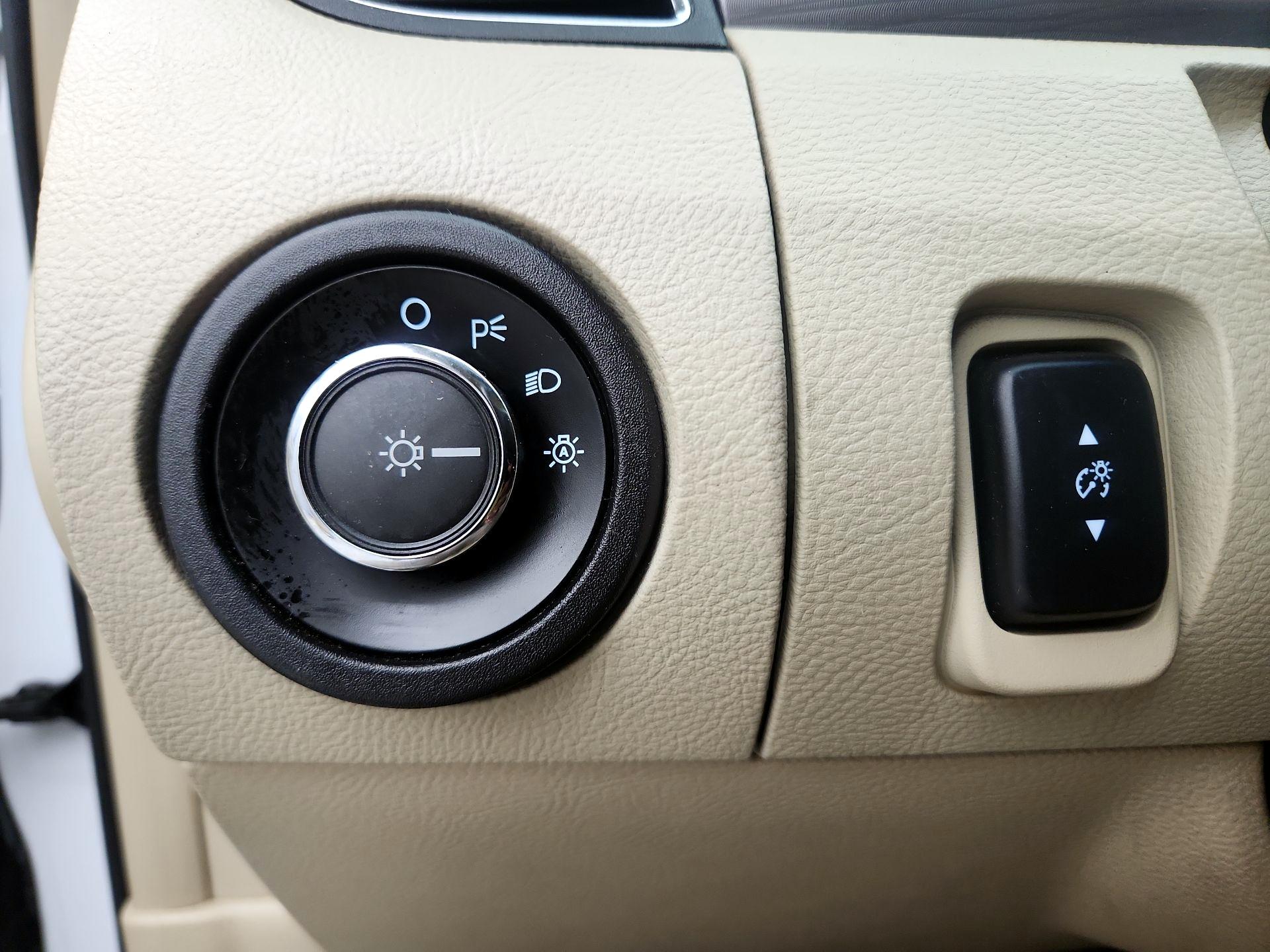 Thumbnail: 2015 Ford Taurus - 13