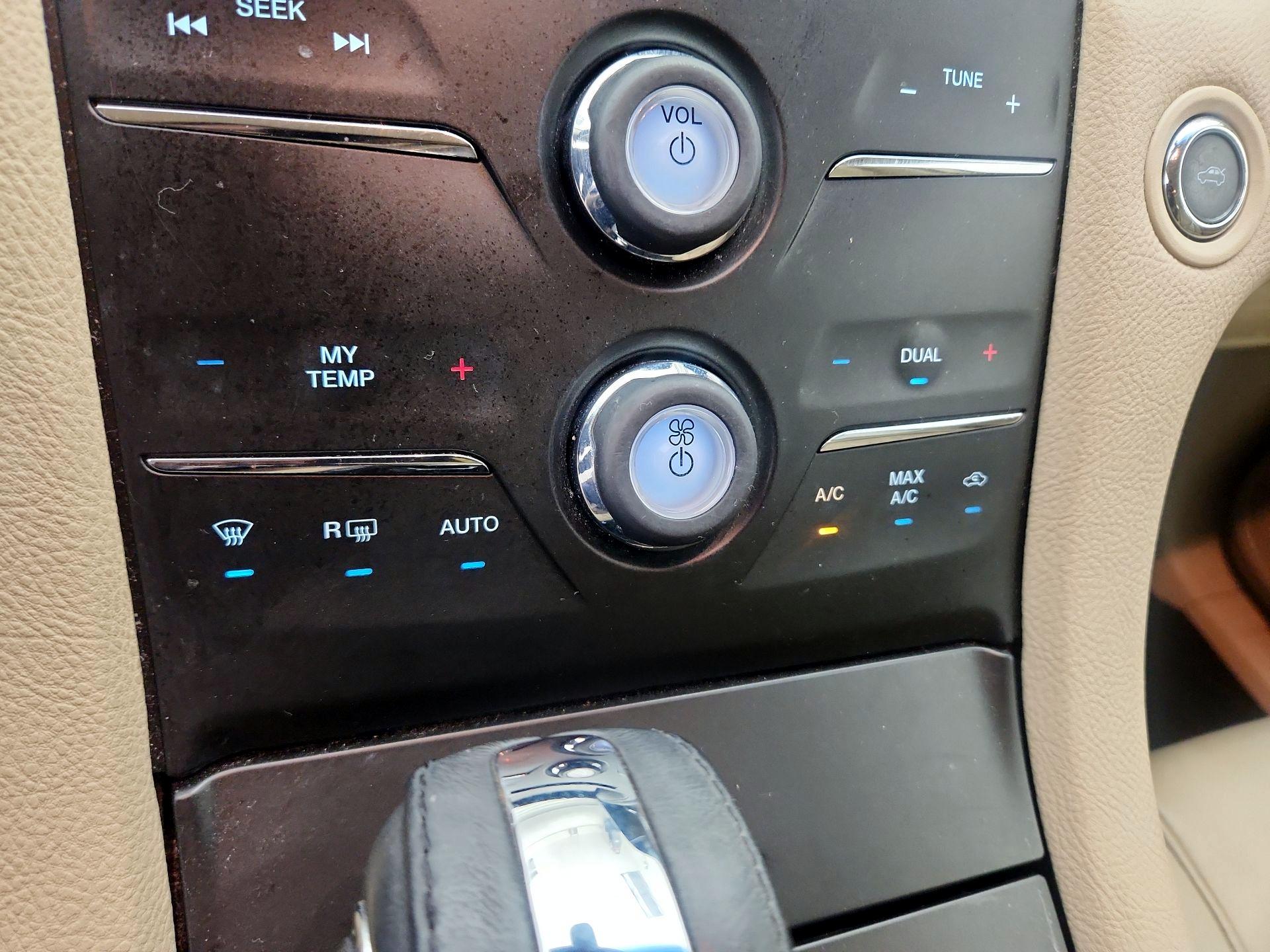 Thumbnail: 2015 Ford Taurus - 17