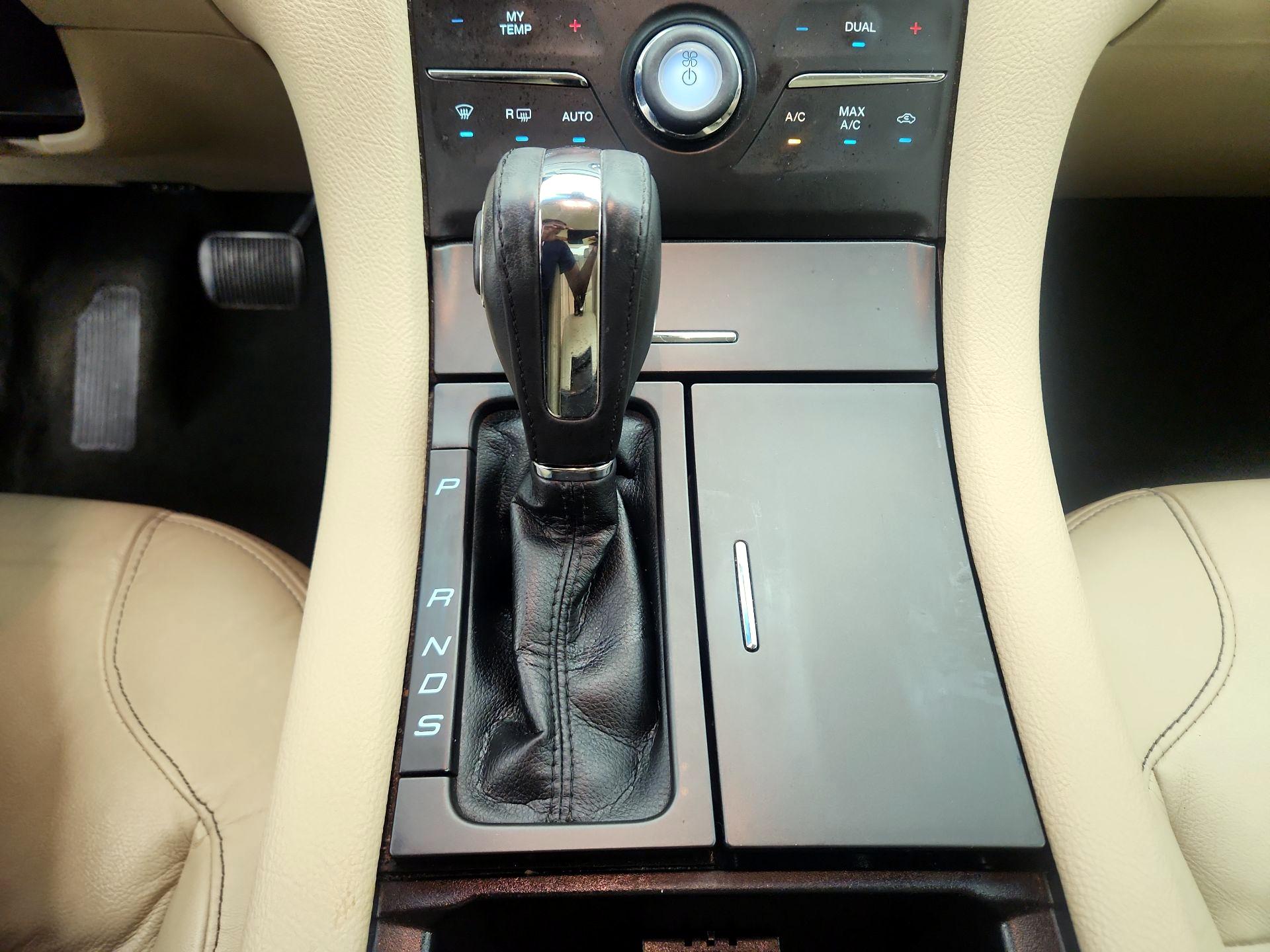 Thumbnail: 2015 Ford Taurus - 18