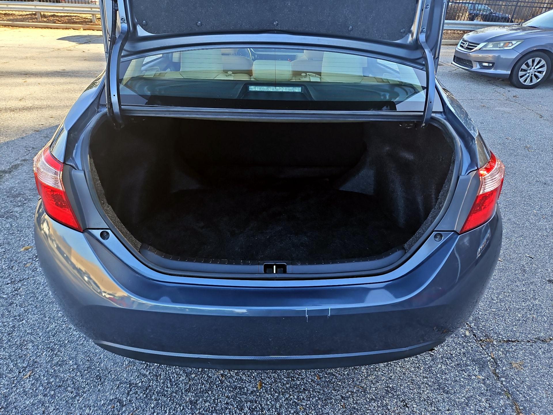 Thumbnail: 2018 Toyota Corolla - 18