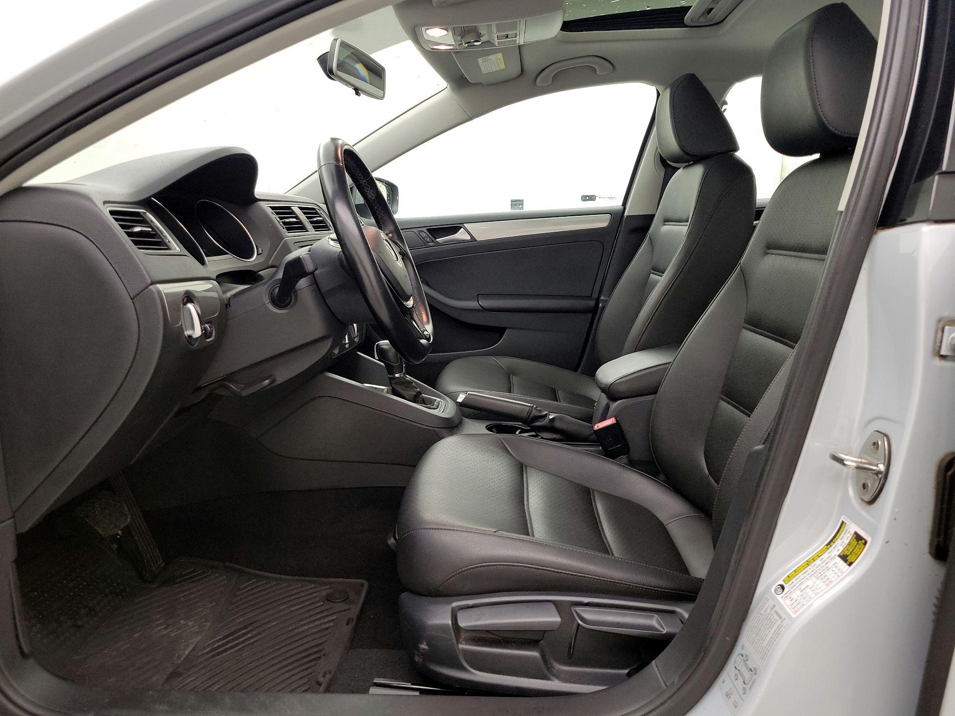 Thumbnail: 2017 Volkswagen Jetta - 11