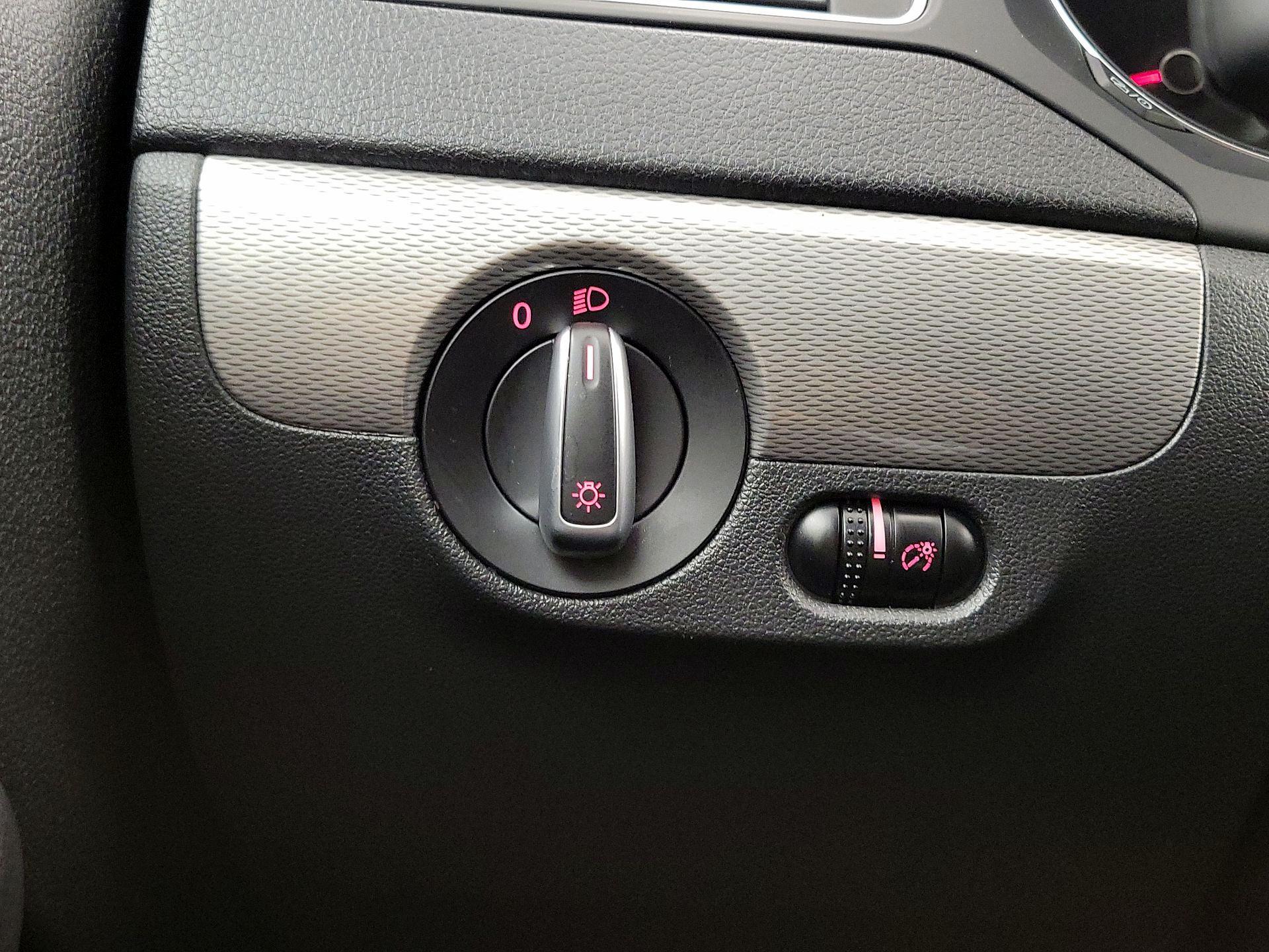 Thumbnail: 2017 Volkswagen Jetta - 13