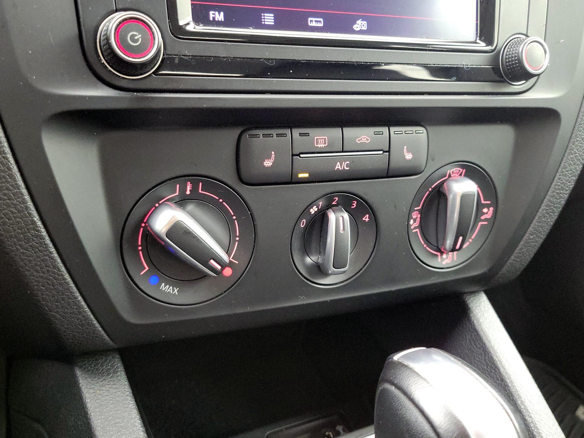 Thumbnail: 2017 Volkswagen Jetta - 16