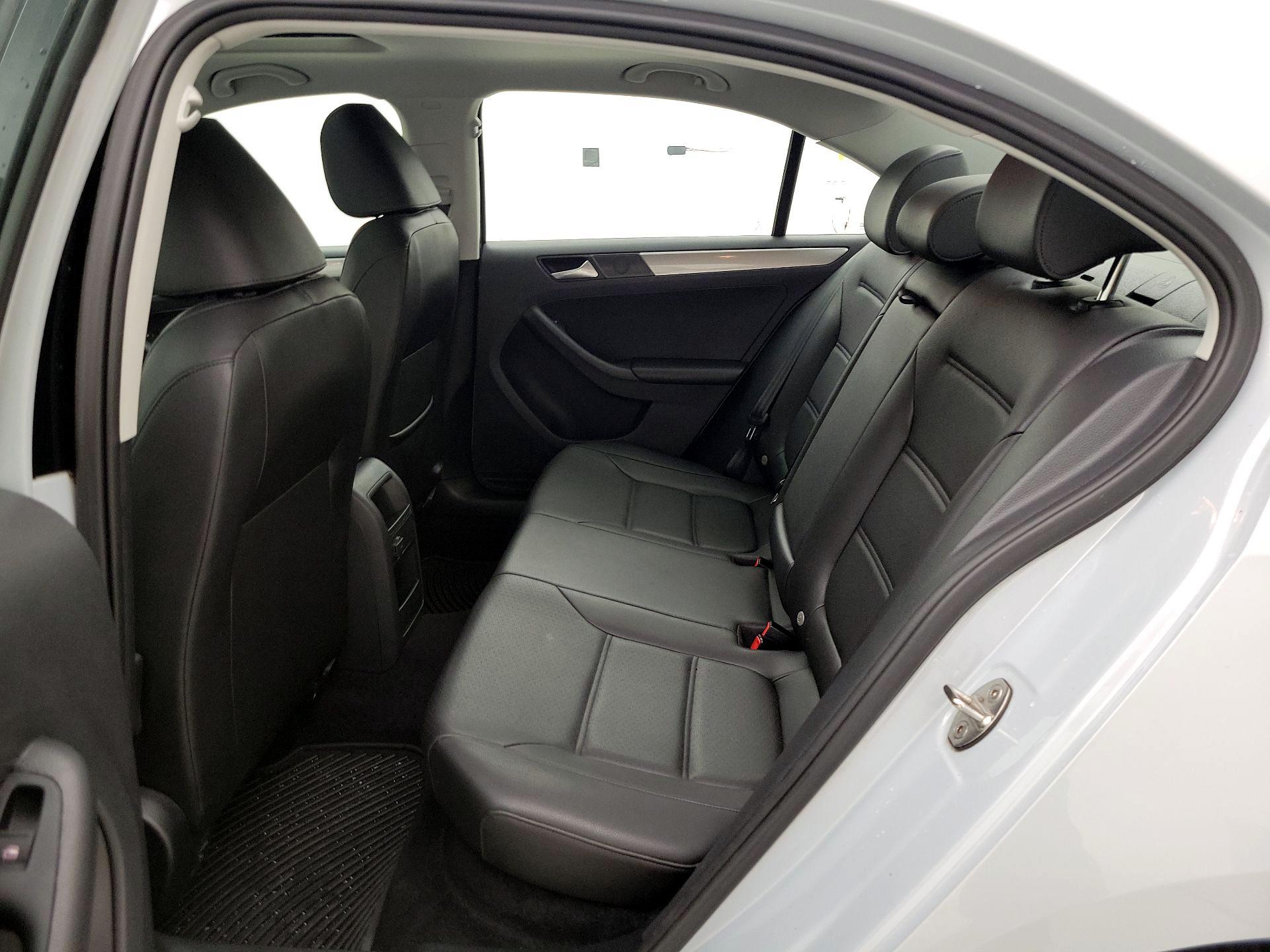 Thumbnail: 2017 Volkswagen Jetta - 20