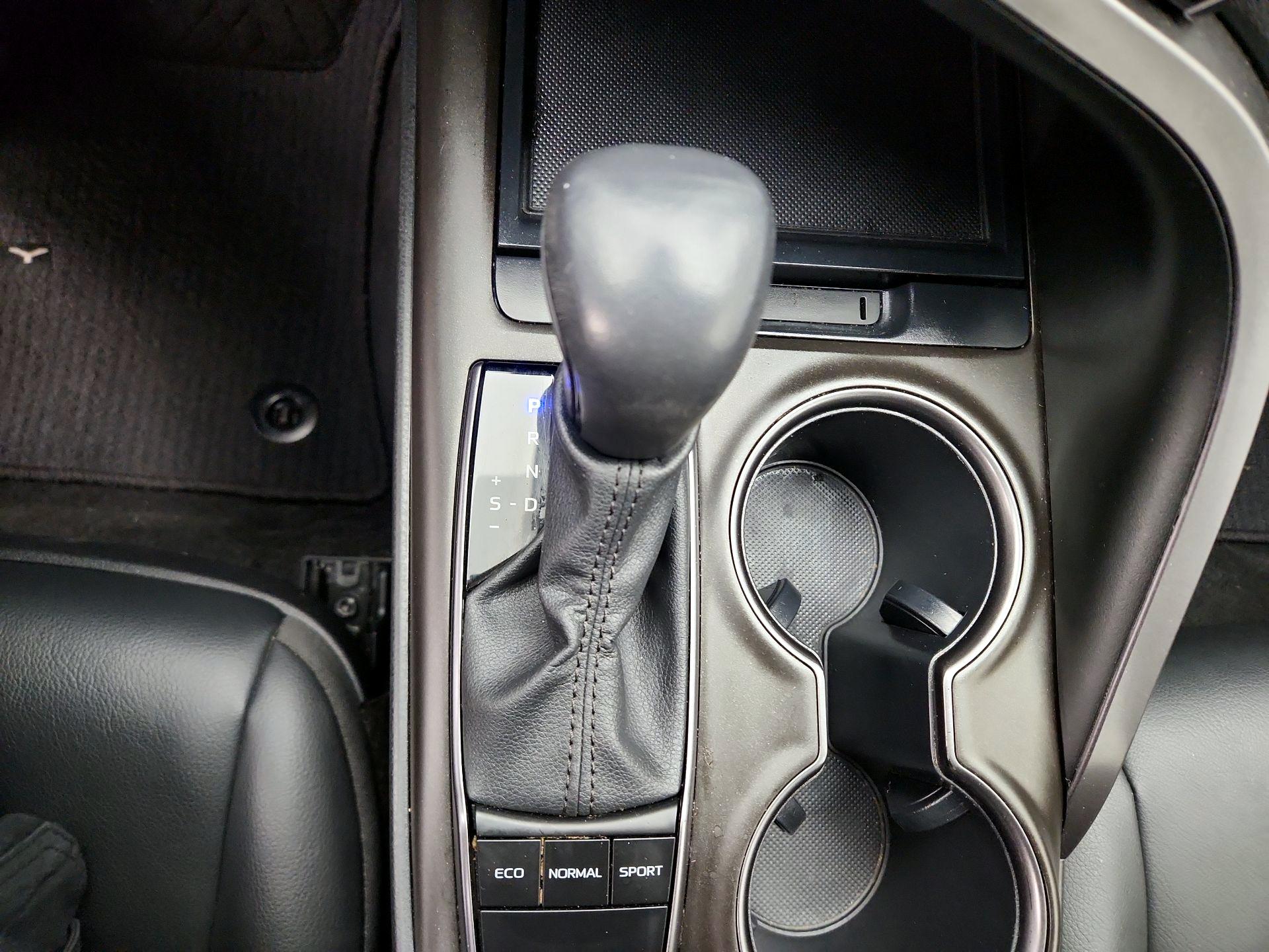 Thumbnail: 2023 Toyota Camry - 17