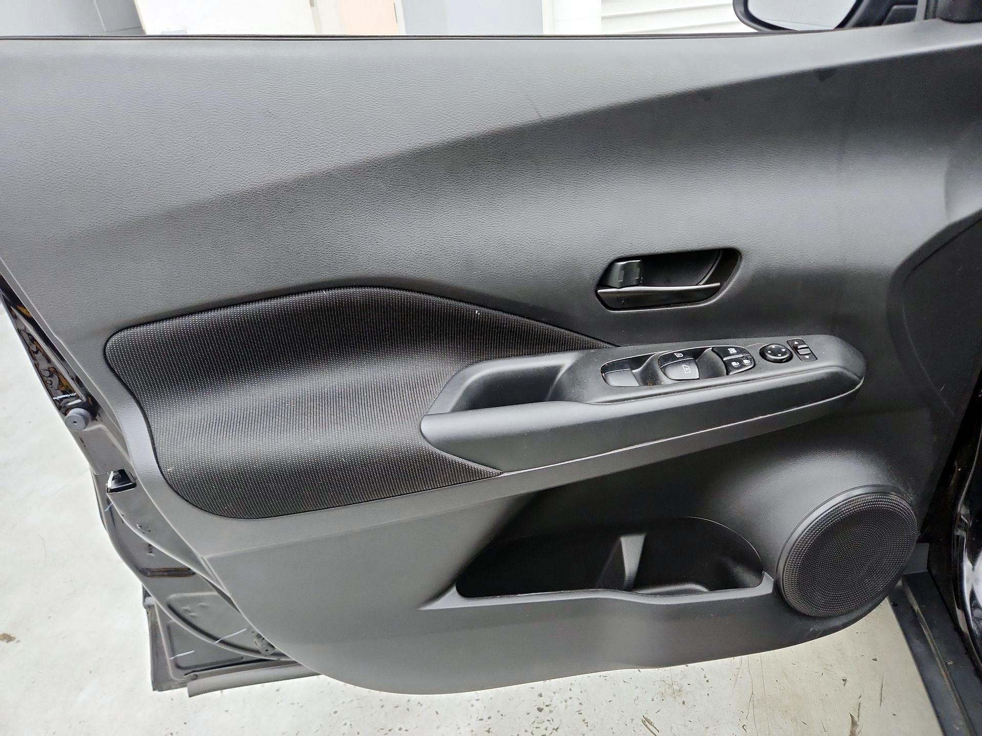 Thumbnail: 2023 Nissan Kicks - 12