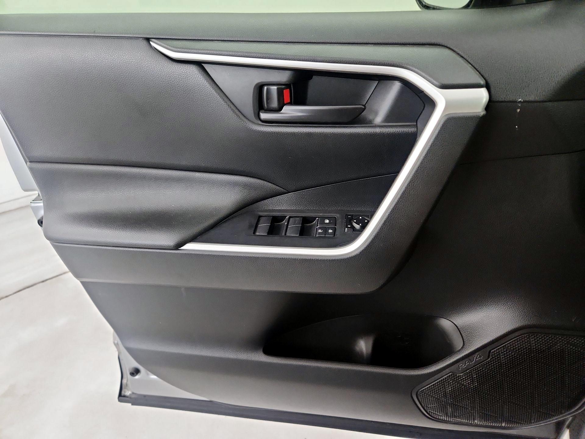 Thumbnail: 2022 Toyota RAV4 - 12