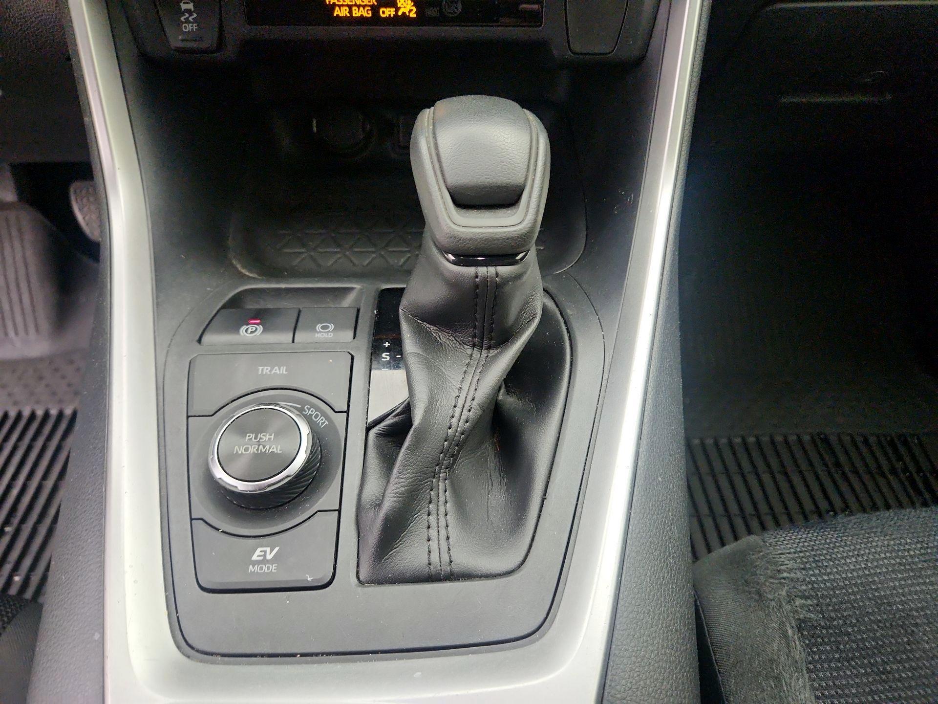 Thumbnail: 2022 Toyota RAV4 - 17