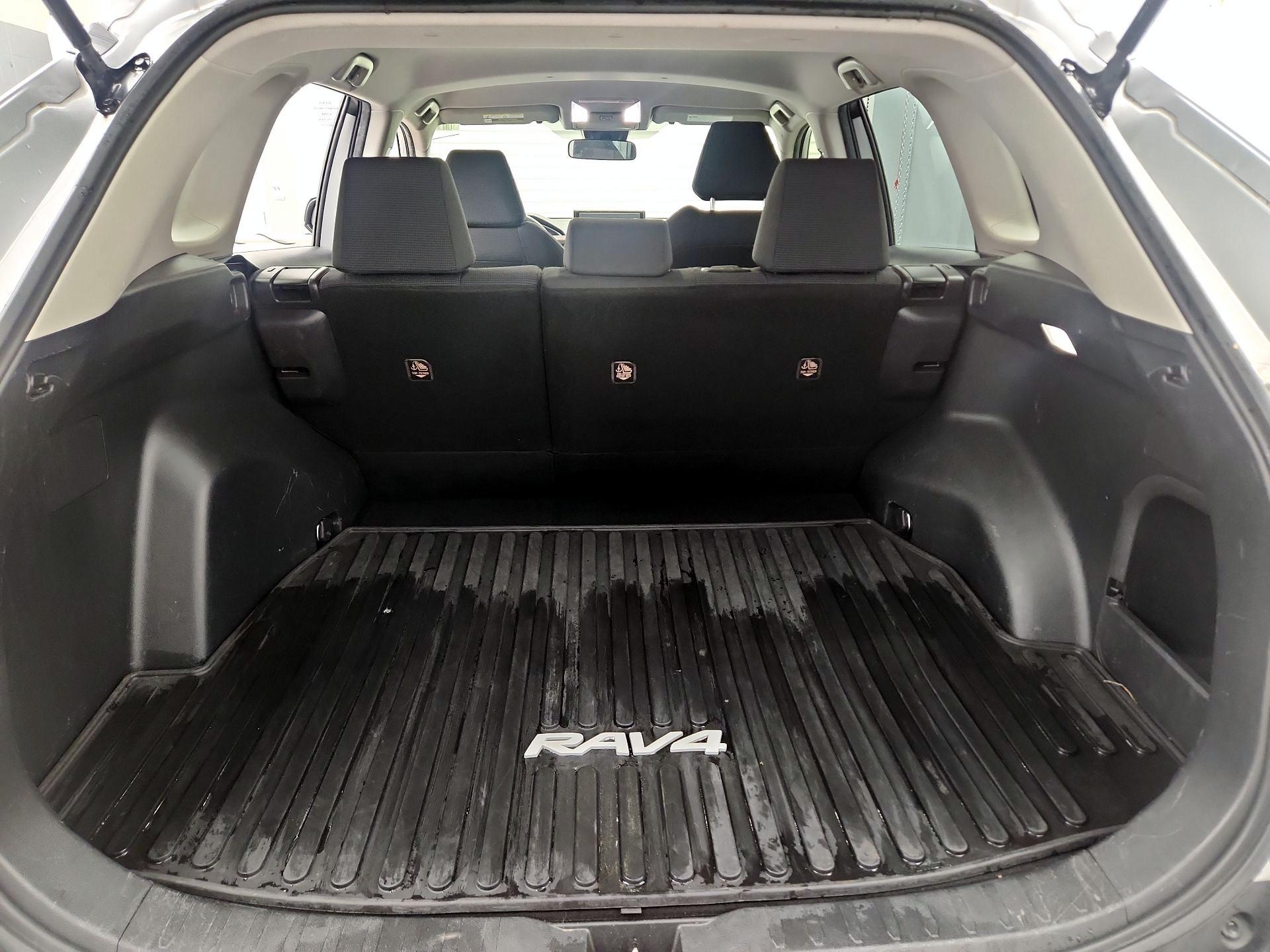 Thumbnail: 2022 Toyota RAV4 - 20