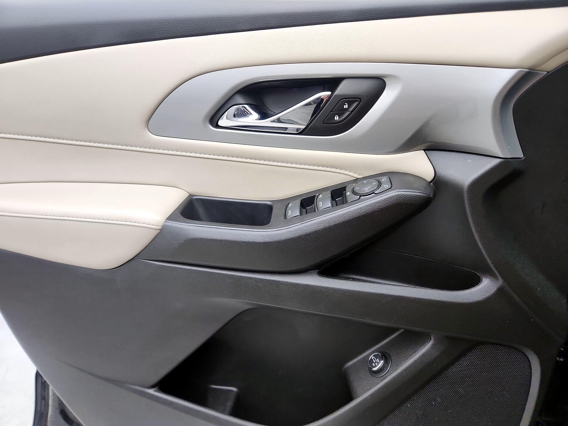 Thumbnail: 2022 Chevrolet Traverse - 12