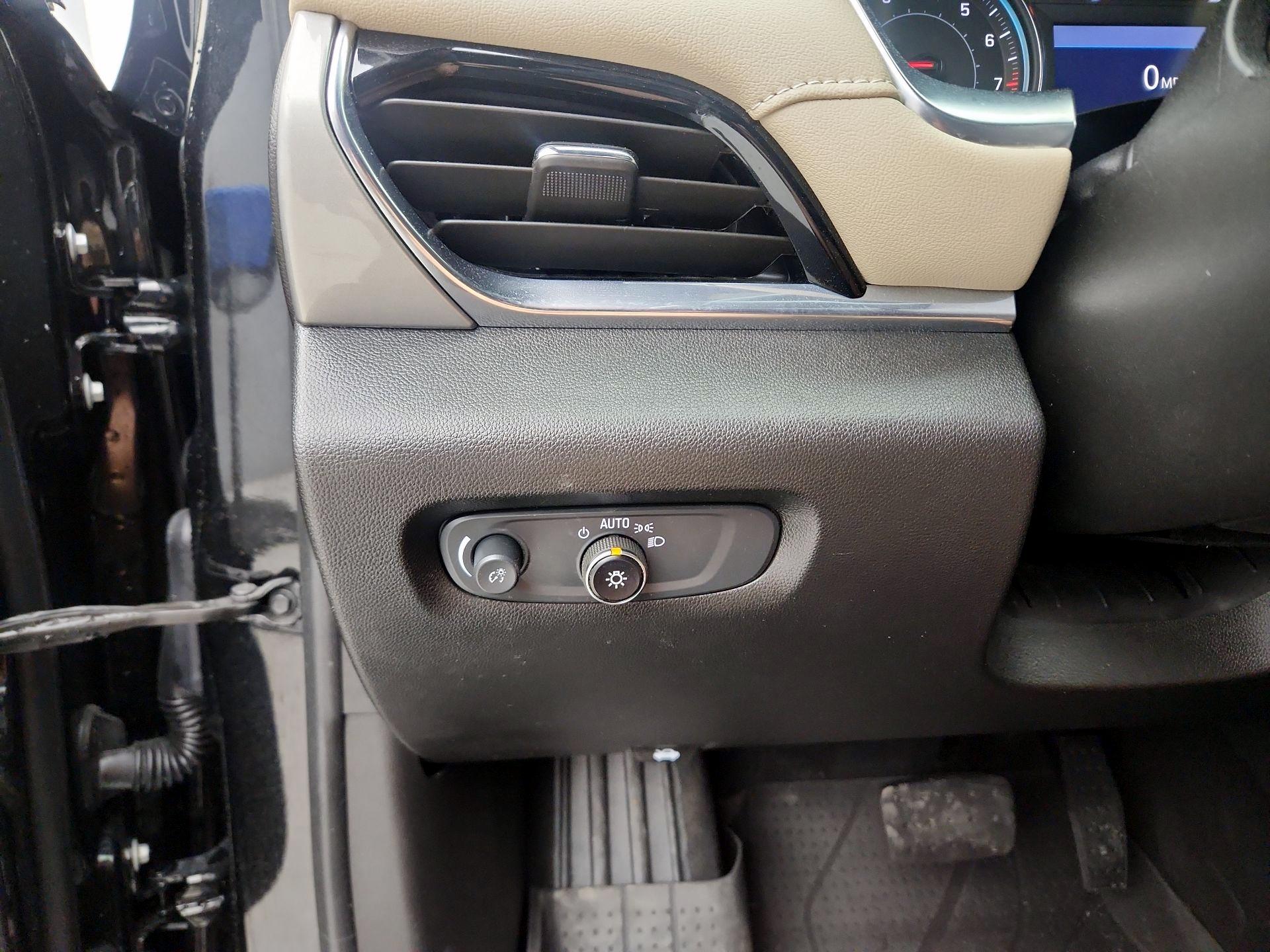 Thumbnail: 2022 Chevrolet Traverse - 13