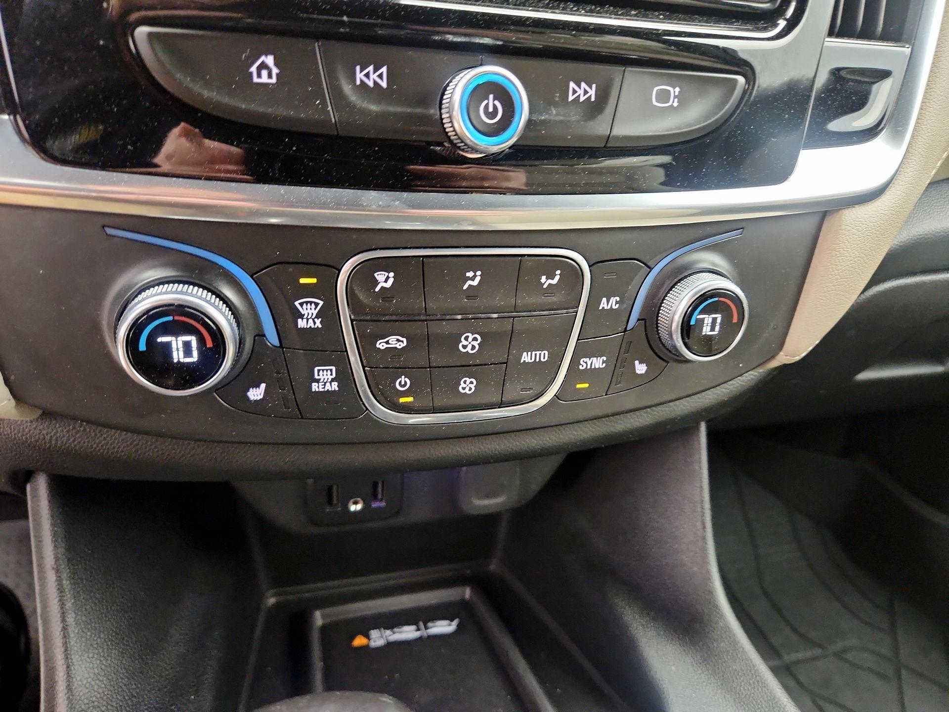 Thumbnail: 2022 Chevrolet Traverse - 16