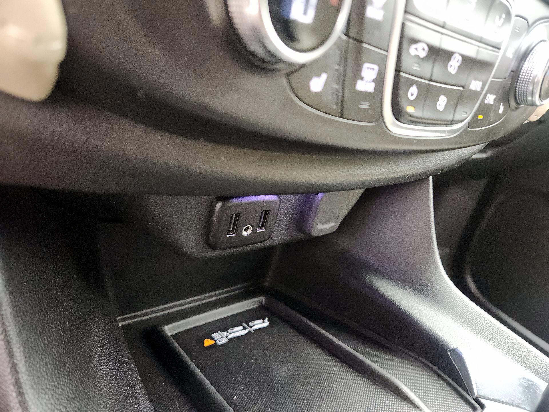 Thumbnail: 2022 Chevrolet Traverse - 18