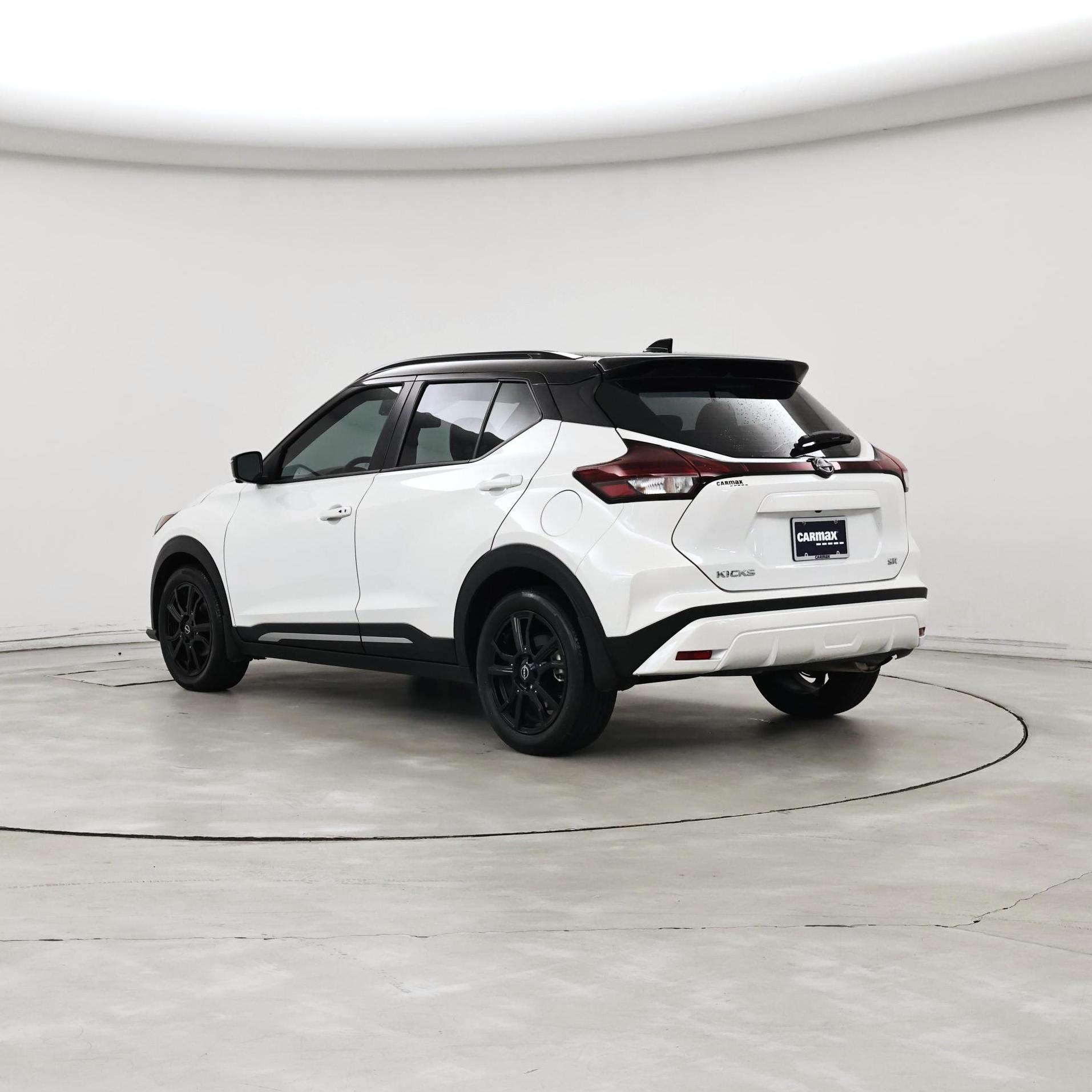 Thumbnail: 2023 Nissan Kicks - 2