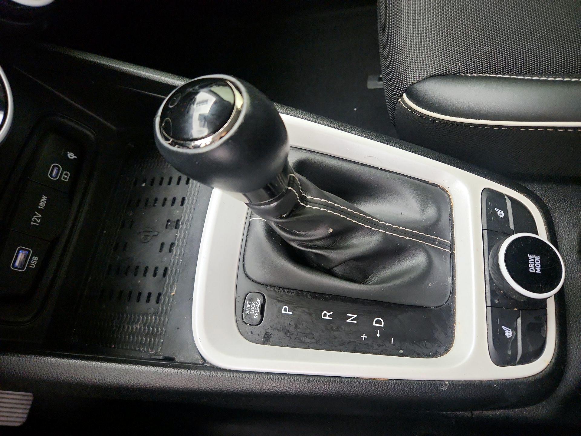 Thumbnail: 2023 Hyundai Venue - 18