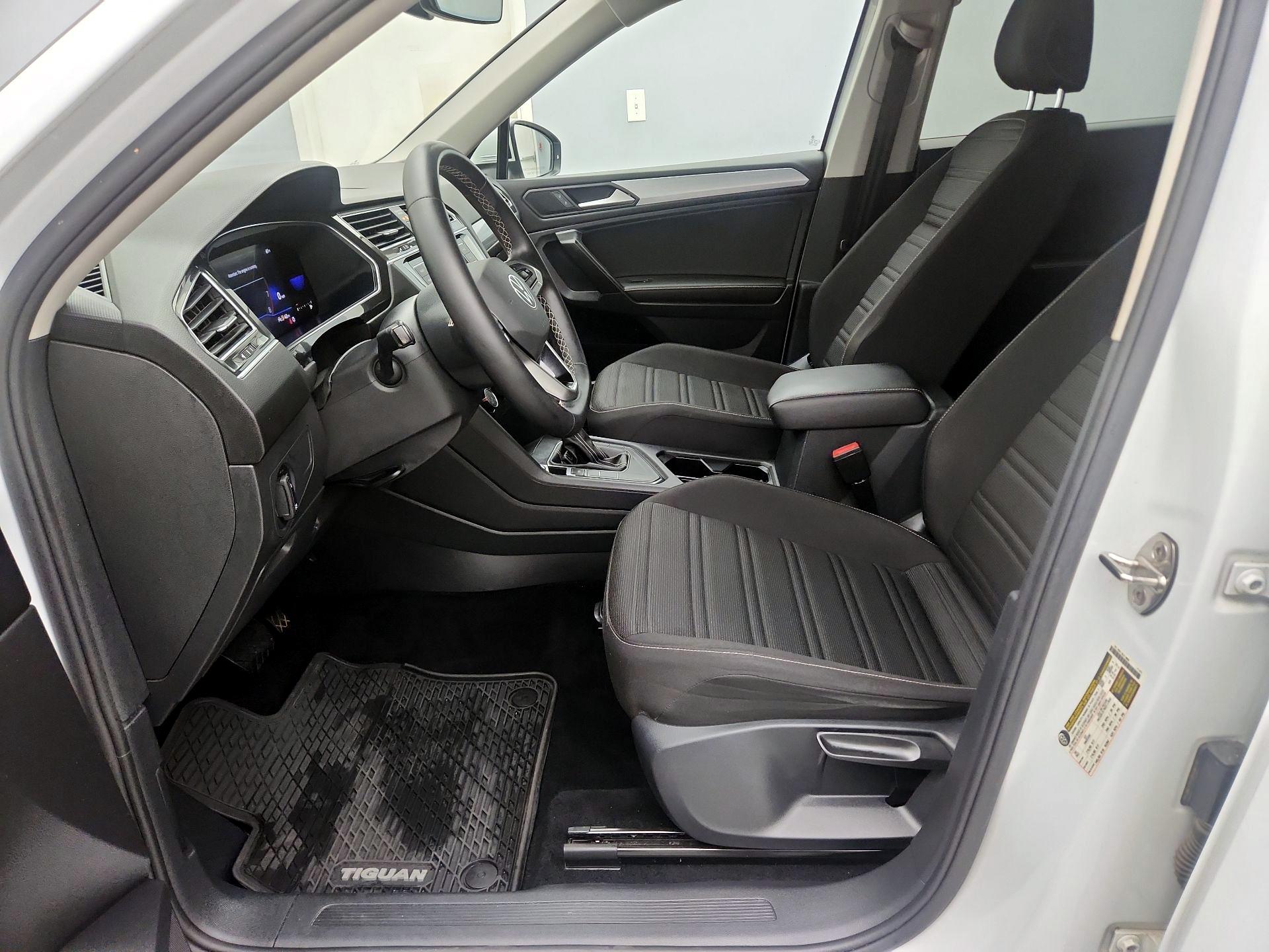 Thumbnail: 2022 Volkswagen Tiguan - 11