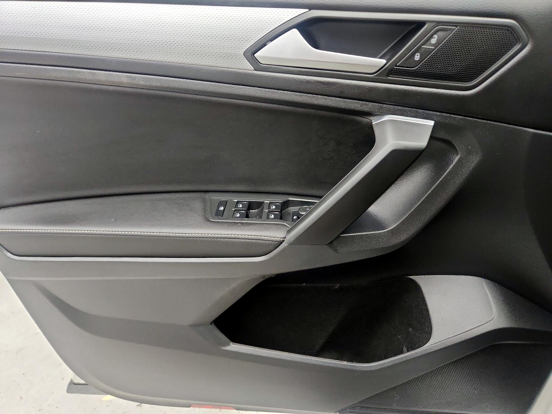 Thumbnail: 2022 Volkswagen Tiguan - 12