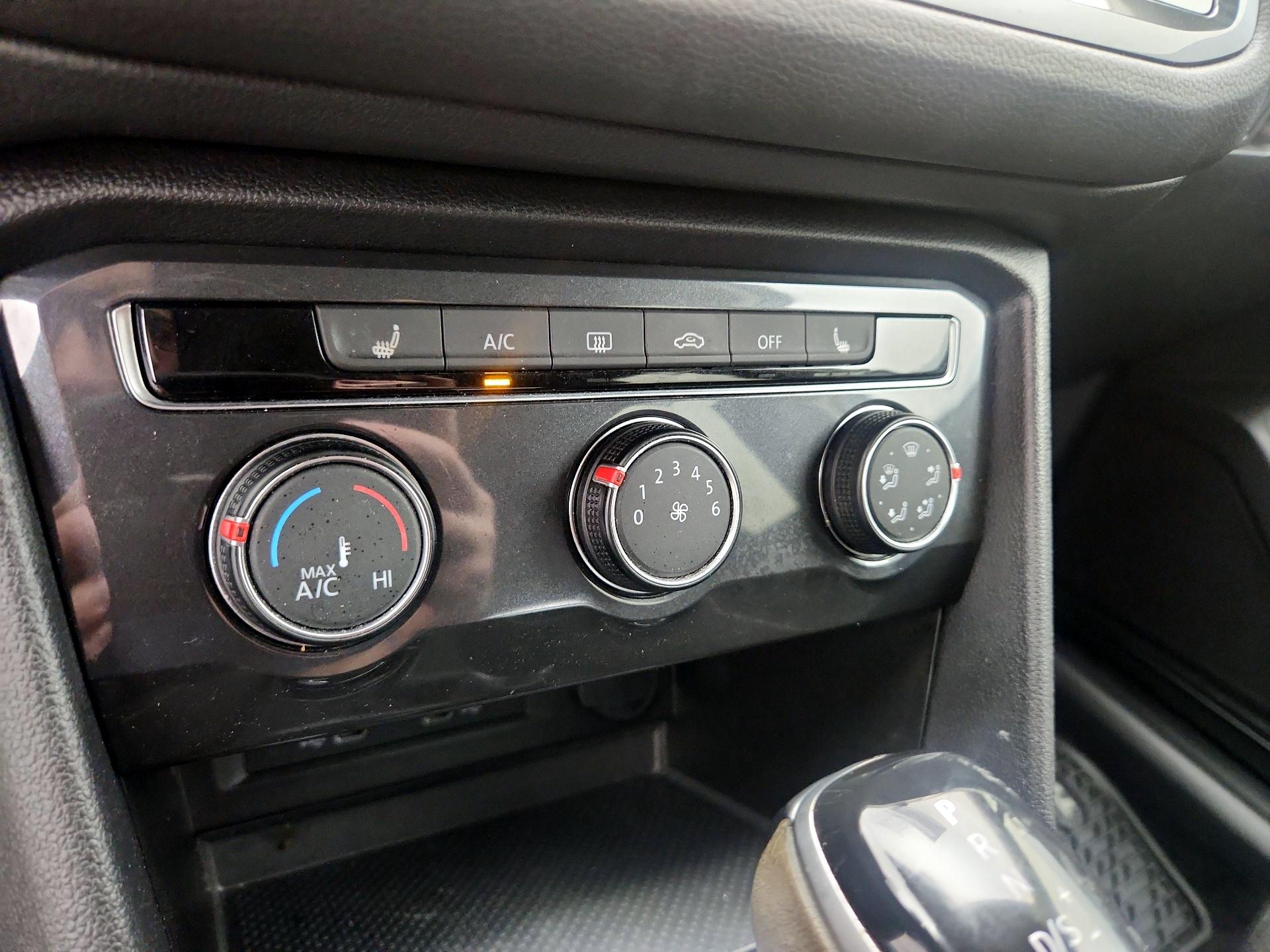 Thumbnail: 2022 Volkswagen Tiguan - 16