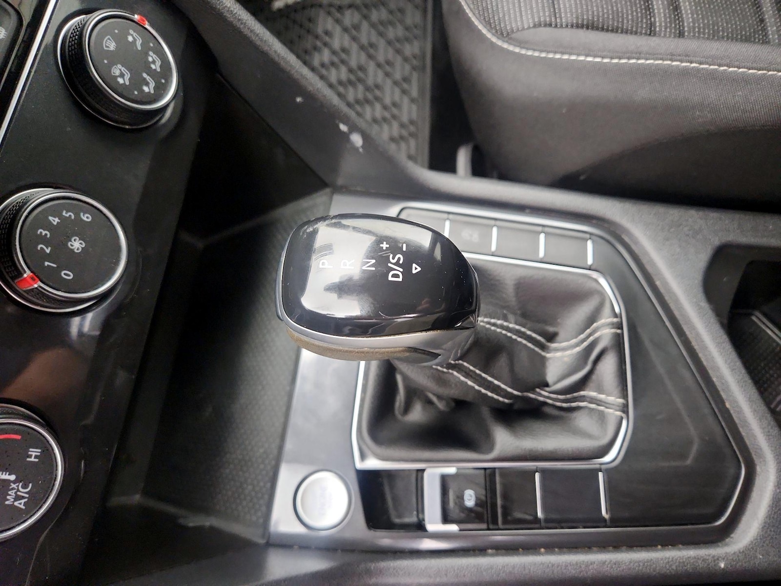 2022 Volkswagen Tiguan S - Photo 18