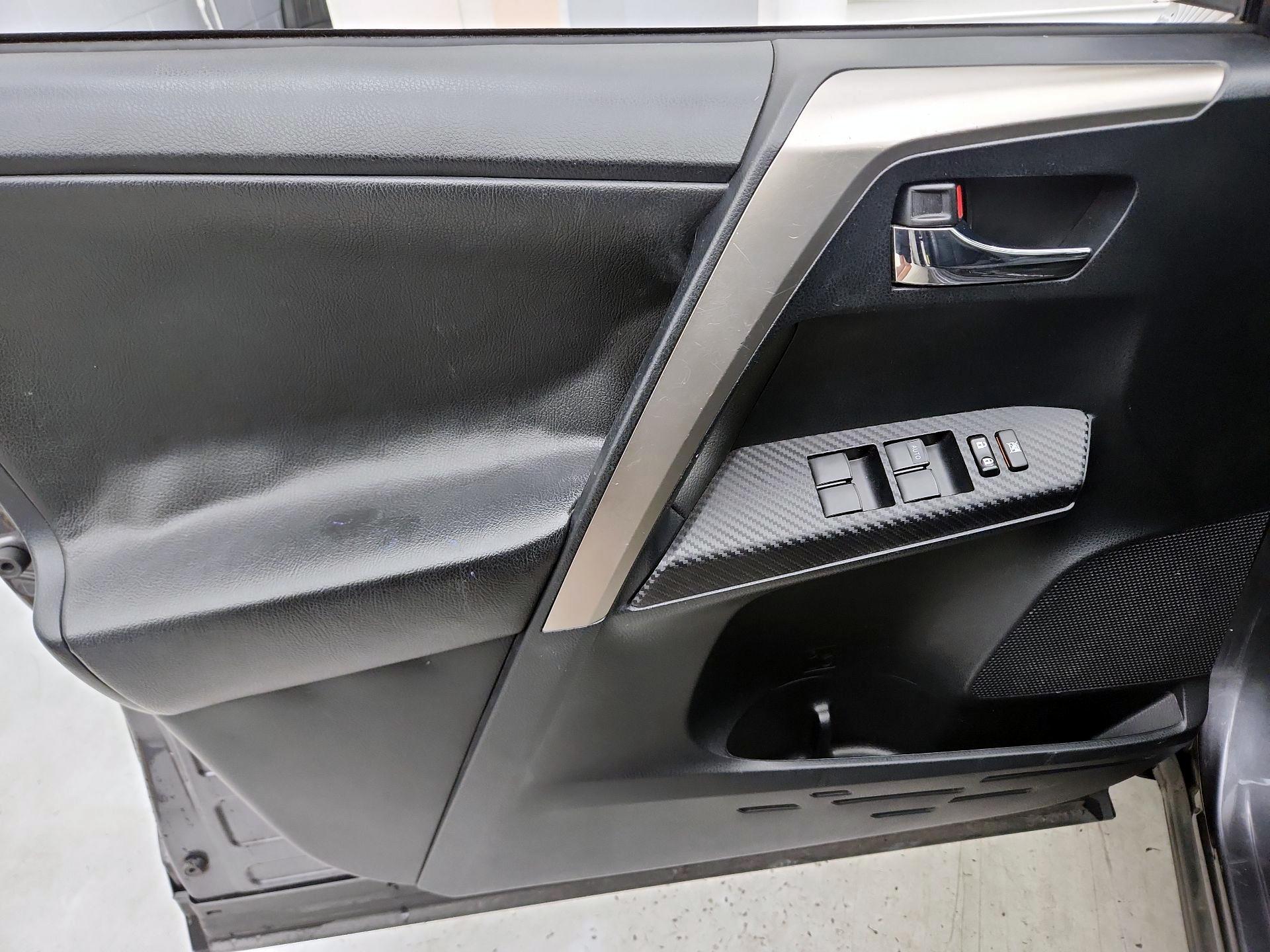 Thumbnail: 2015 Toyota RAV4 - 12