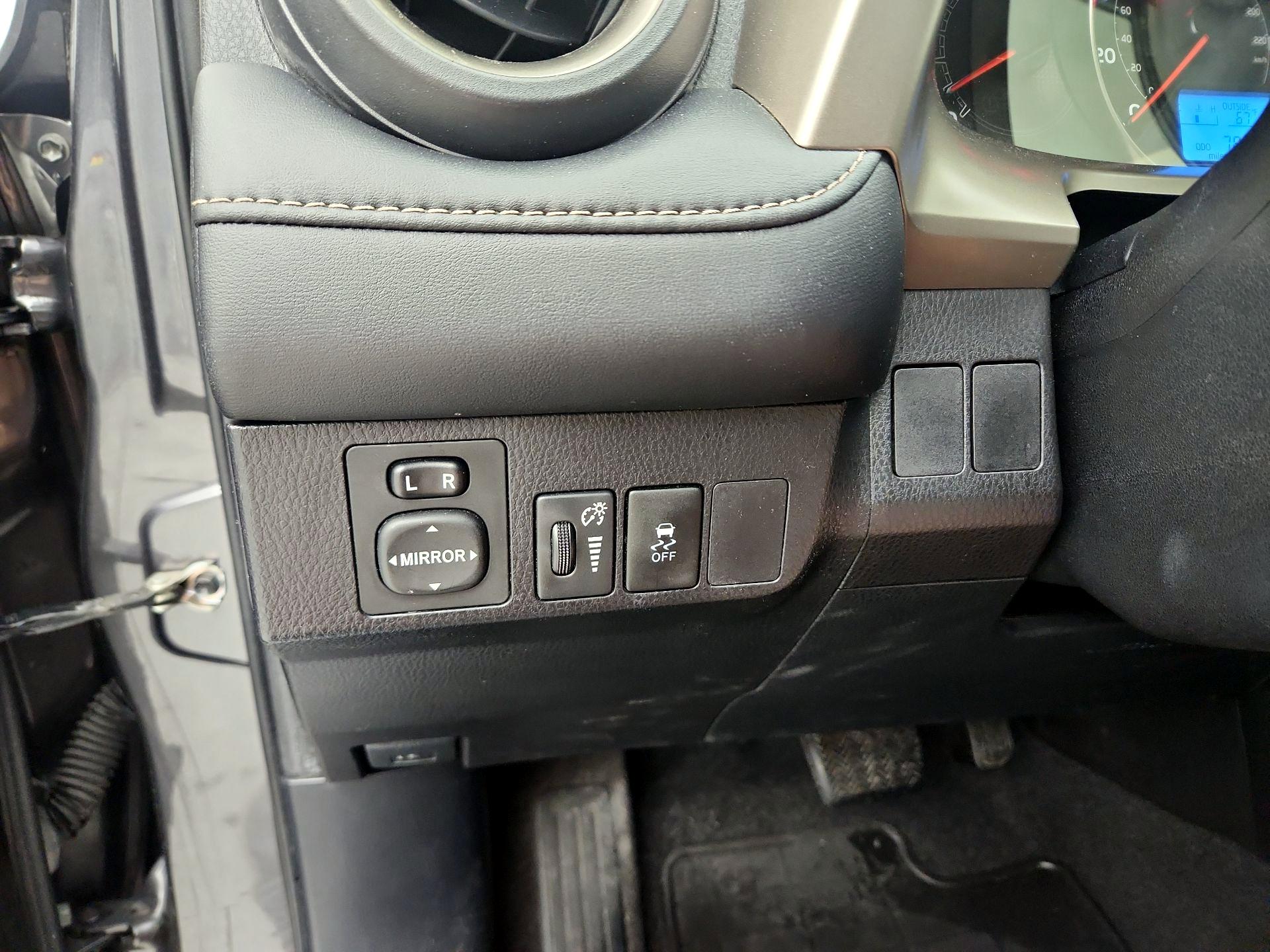 Thumbnail: 2015 Toyota RAV4 - 13