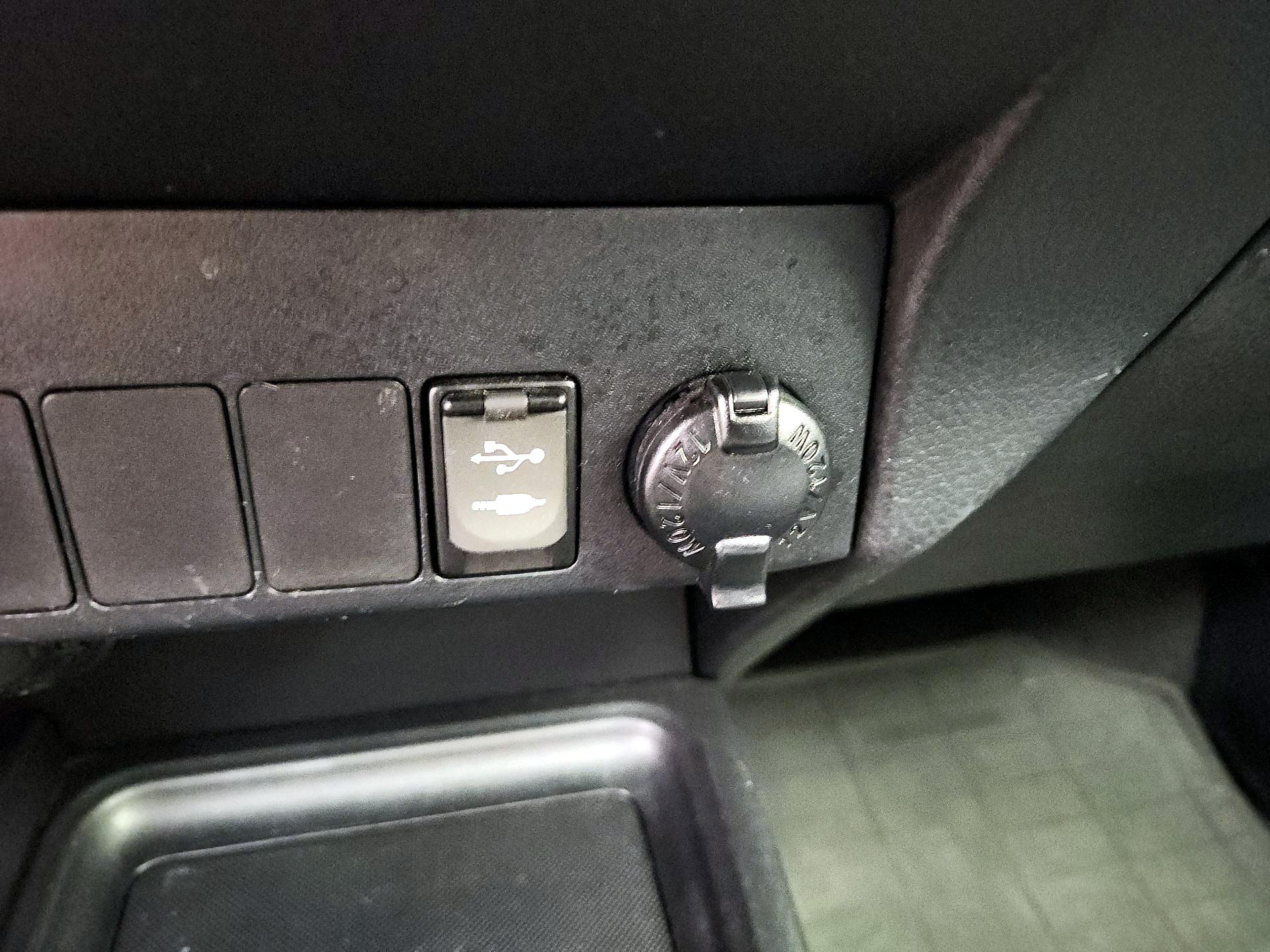 Thumbnail: 2015 Toyota RAV4 - 18