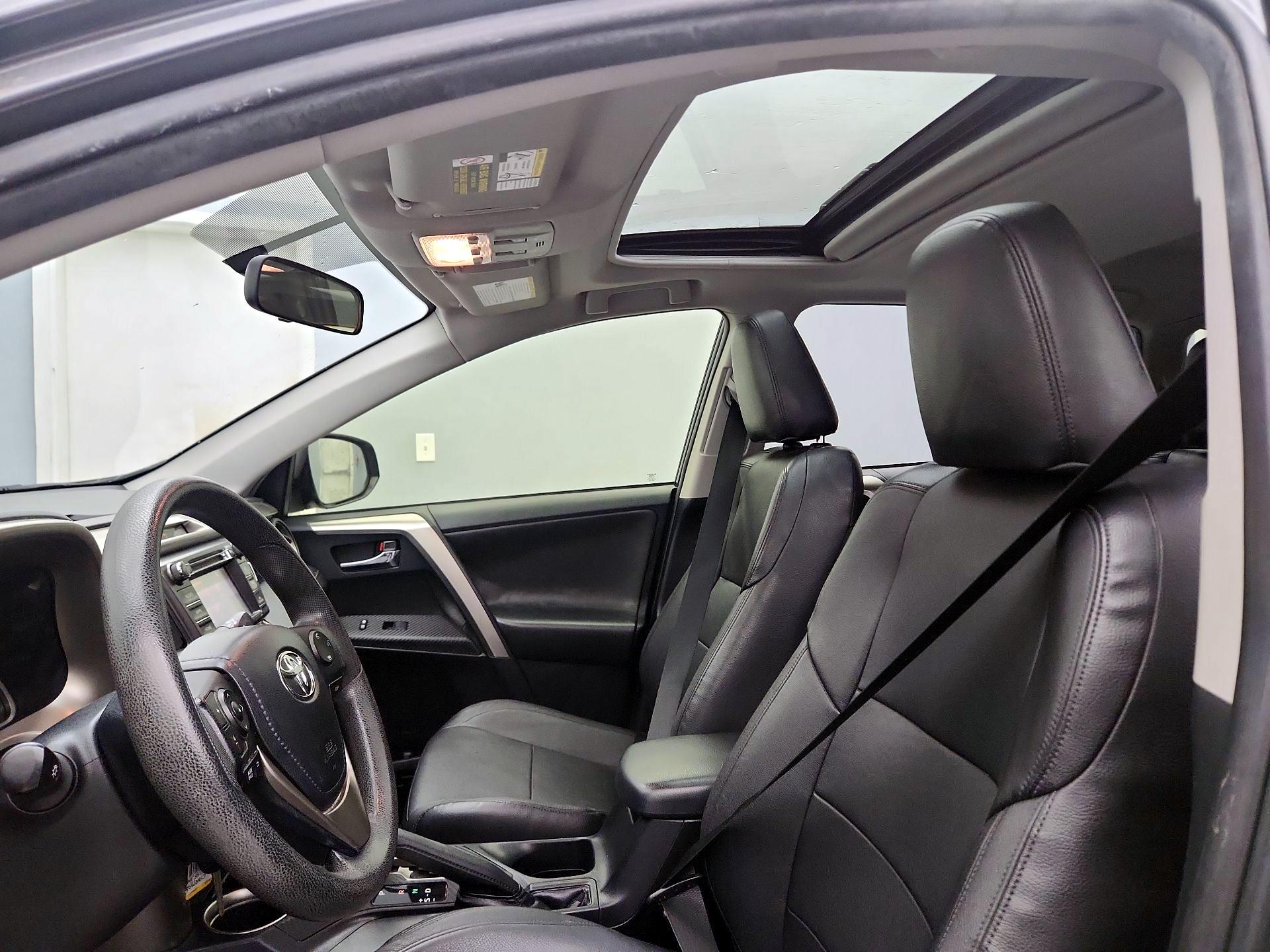 Thumbnail: 2015 Toyota RAV4 - 19