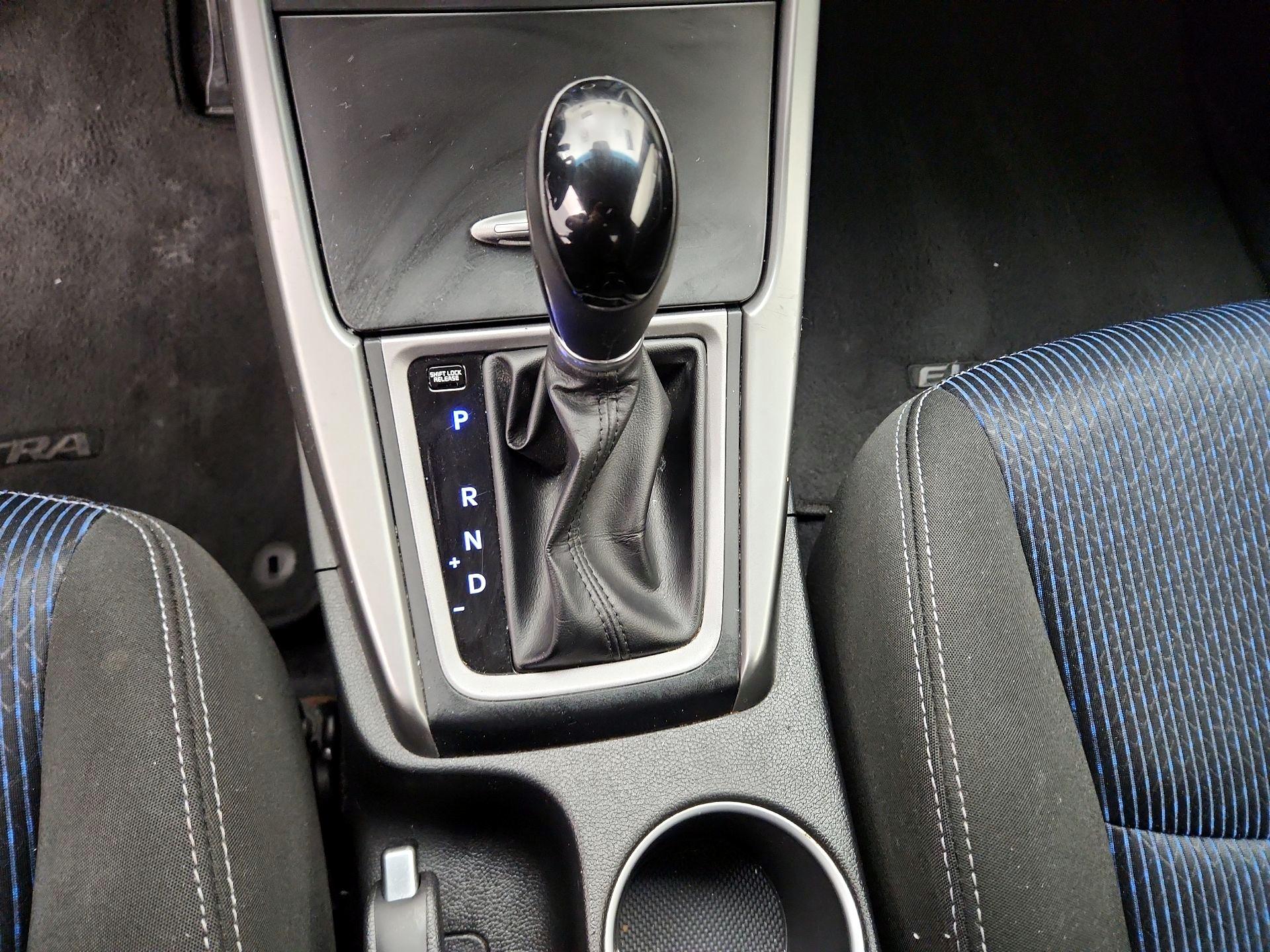 Thumbnail: 2014 Hyundai Elantra - 16