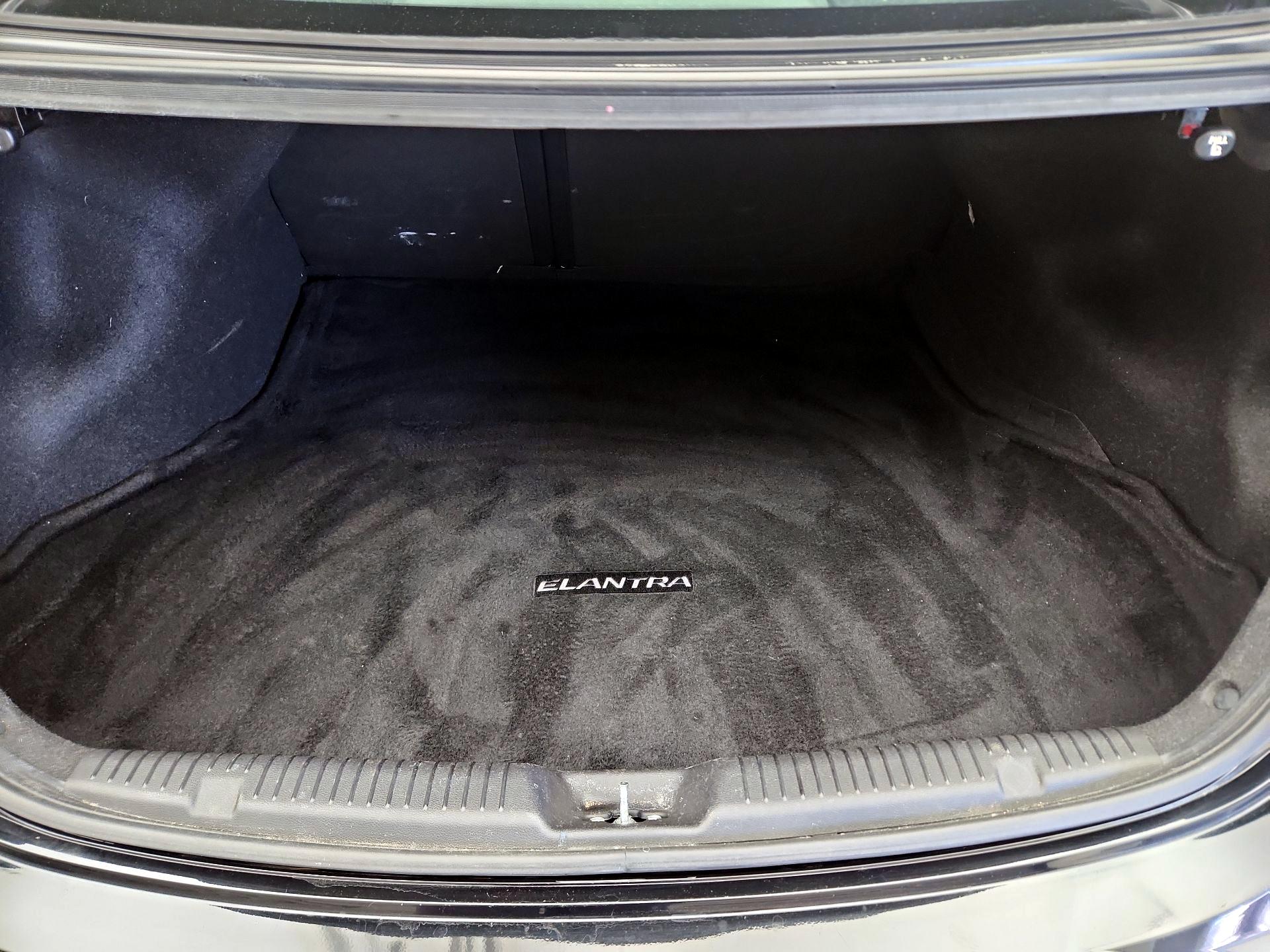 Thumbnail: 2014 Hyundai Elantra - 17