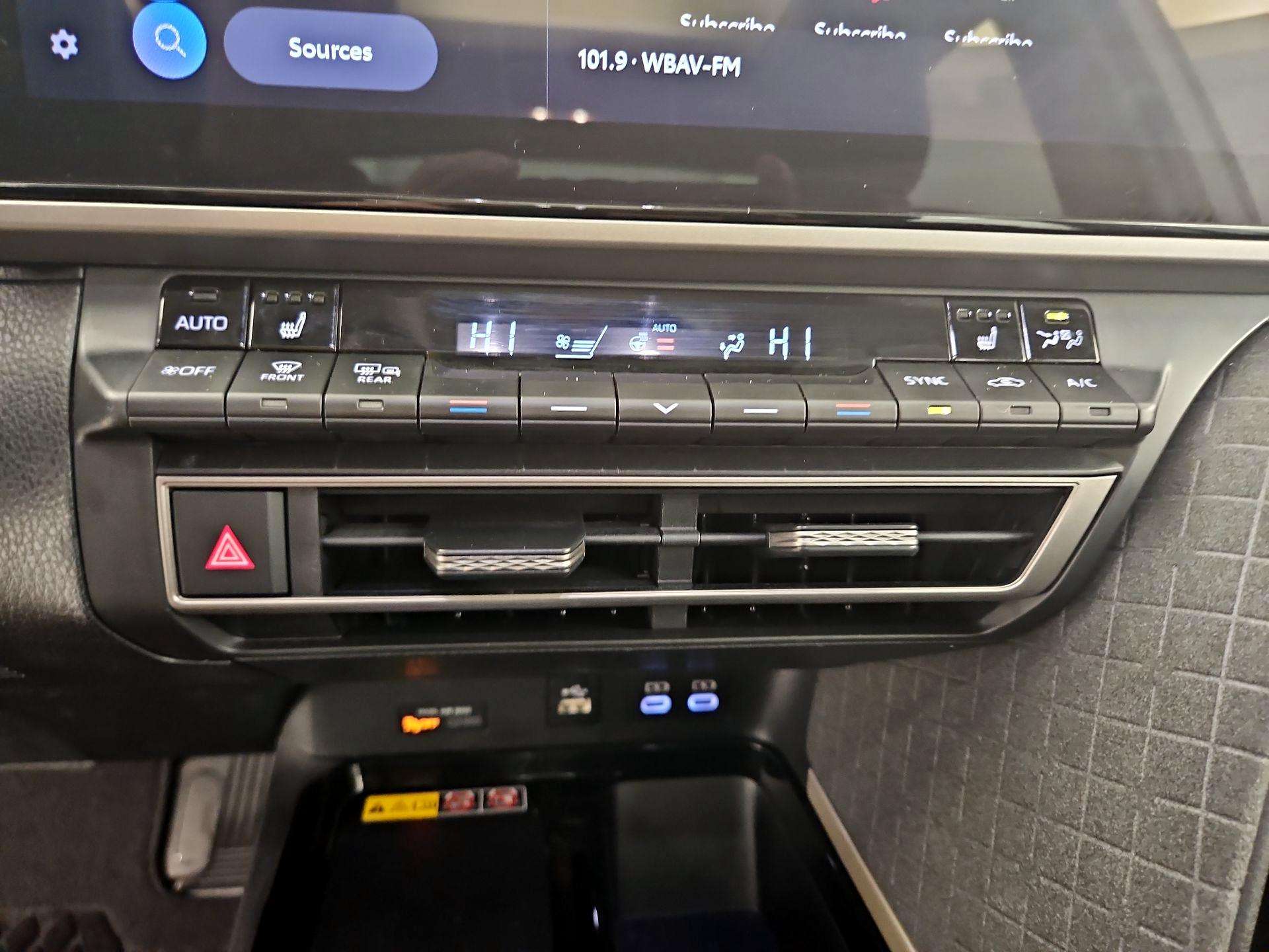 Thumbnail: 2025 Toyota Camry - 16